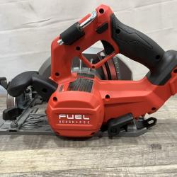 AS-IS Milwaukee FUEL 18V Lithium-Ion Brushless Cordless 7-1/4 in. Circular Saw Kit