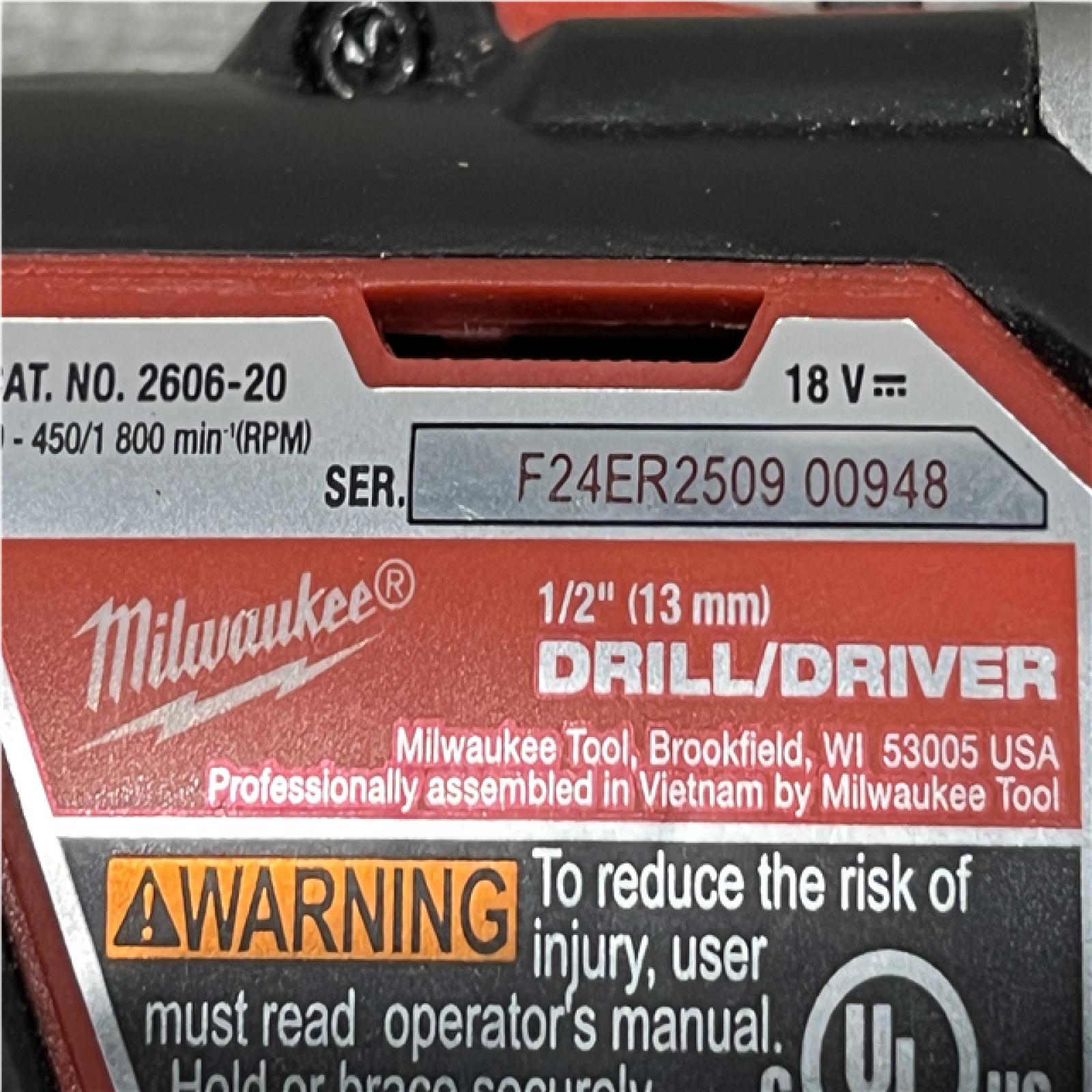 AS-IS Milwaukee 18V Lithium-Ion Cordless 1/2 in. Drill Driver Kit