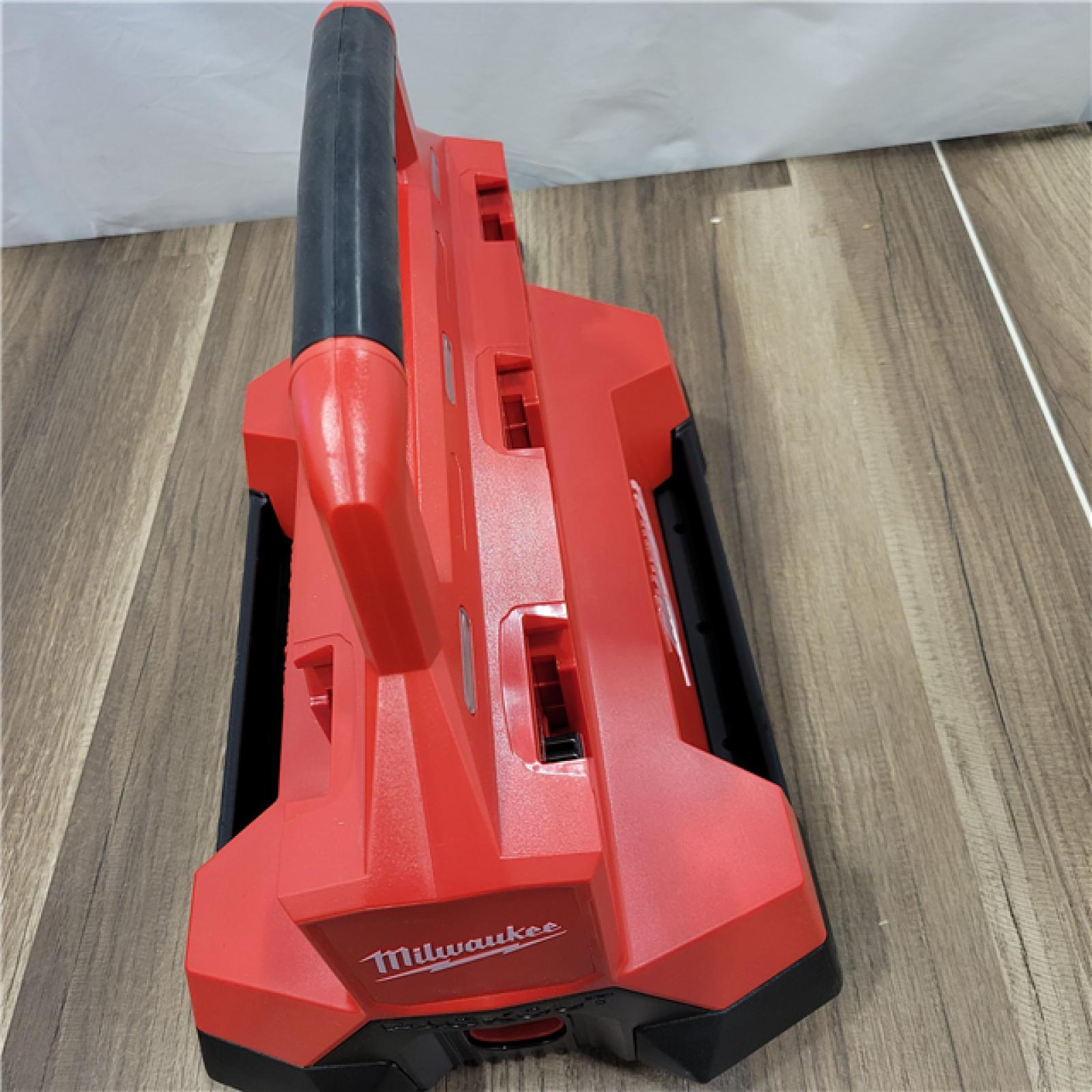 AS-IS Milwaukee  M18 18V Lithium-Ion REDLITHIUM FORGE Starter Kit with Two 12.0 Ah Battery Pack and PACKOUT 6-Port Rapid Charger