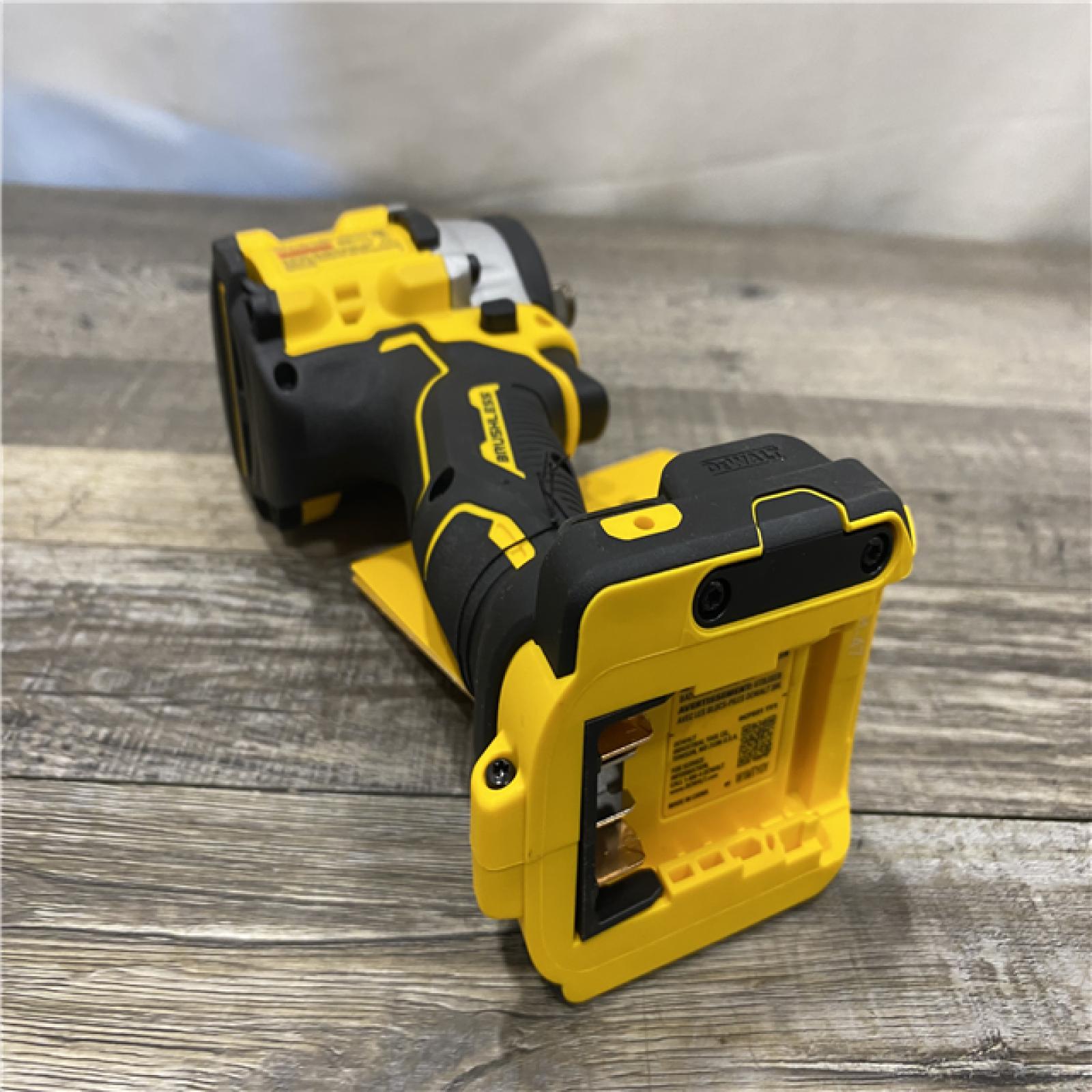 LIKE NEW - DEWALT ATOMIC 20V MAX Cordless Brushless 1/2 in. Variable Speed Impact Wrench (Tool Only)