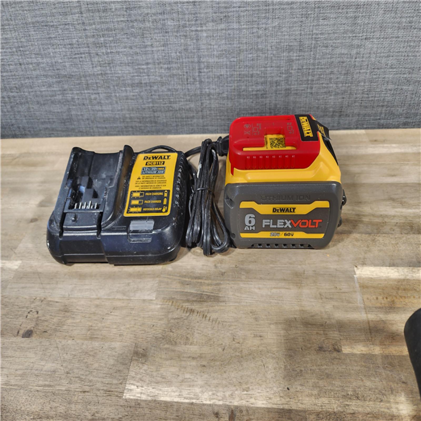 HOUSTON LOCATION - AS-IS DEWALT 20V MAX Lithium Ion Cordless Brushless Reciprocating Saw with FLEXVOLT ADVANTAGE W/ BATTERY & CHARGER