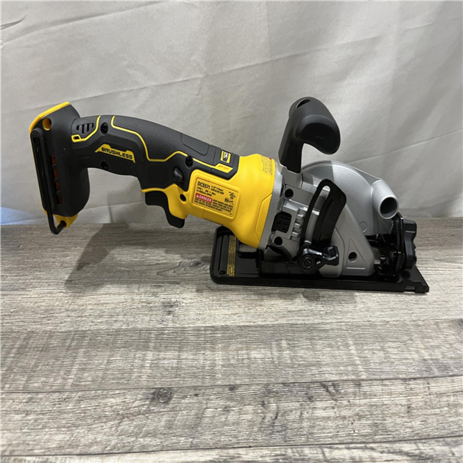 AS-IS DEWALT ATOMIC 20V MAX Cordless Brushless 4-1/2 in. Circular Saw (Tool Only)