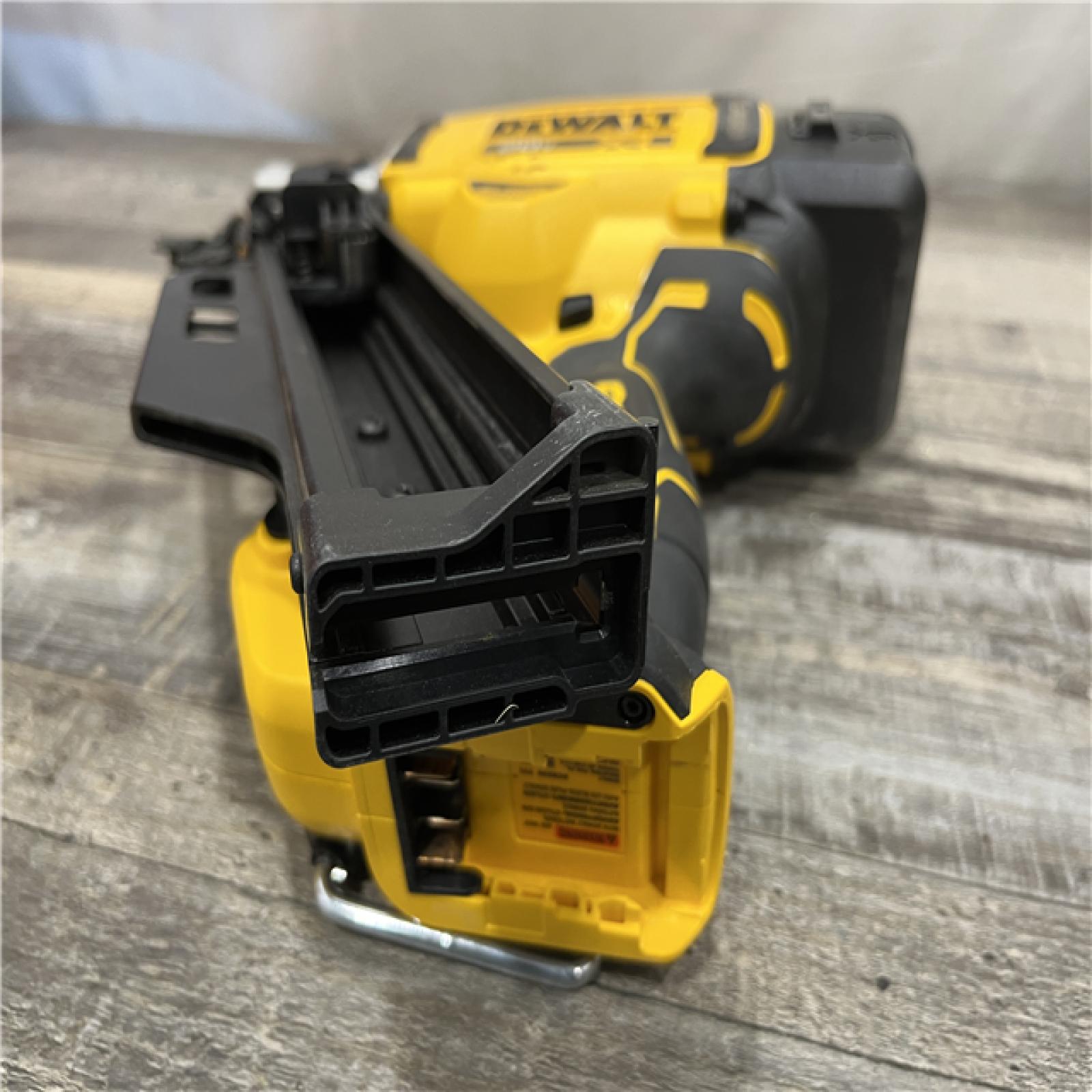 AS-IS DEWALT 20V 30 Degree Cordless Framing Nailer (Tool-Only)