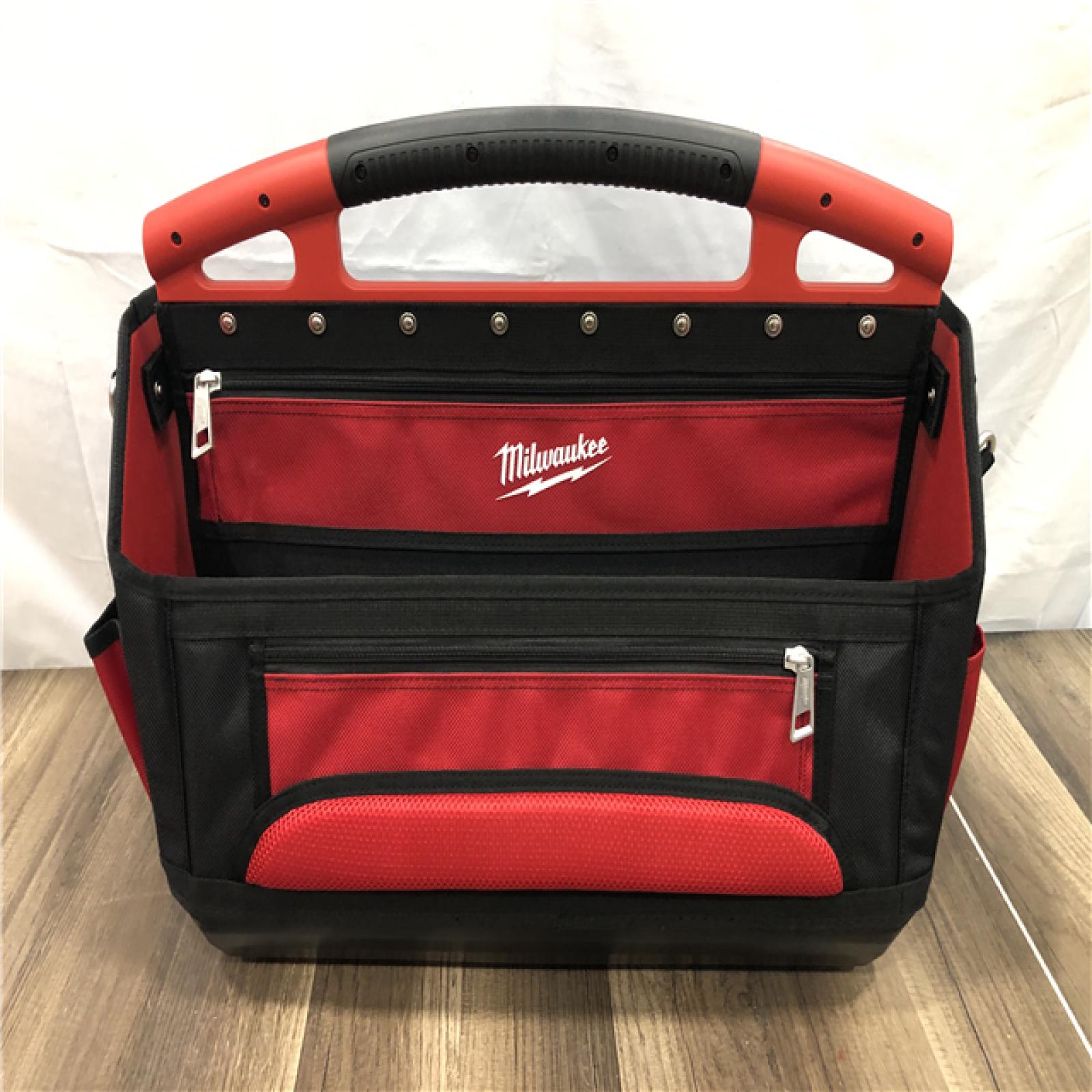 NEW- Milwaukee 20 in. PACKOUT Tote