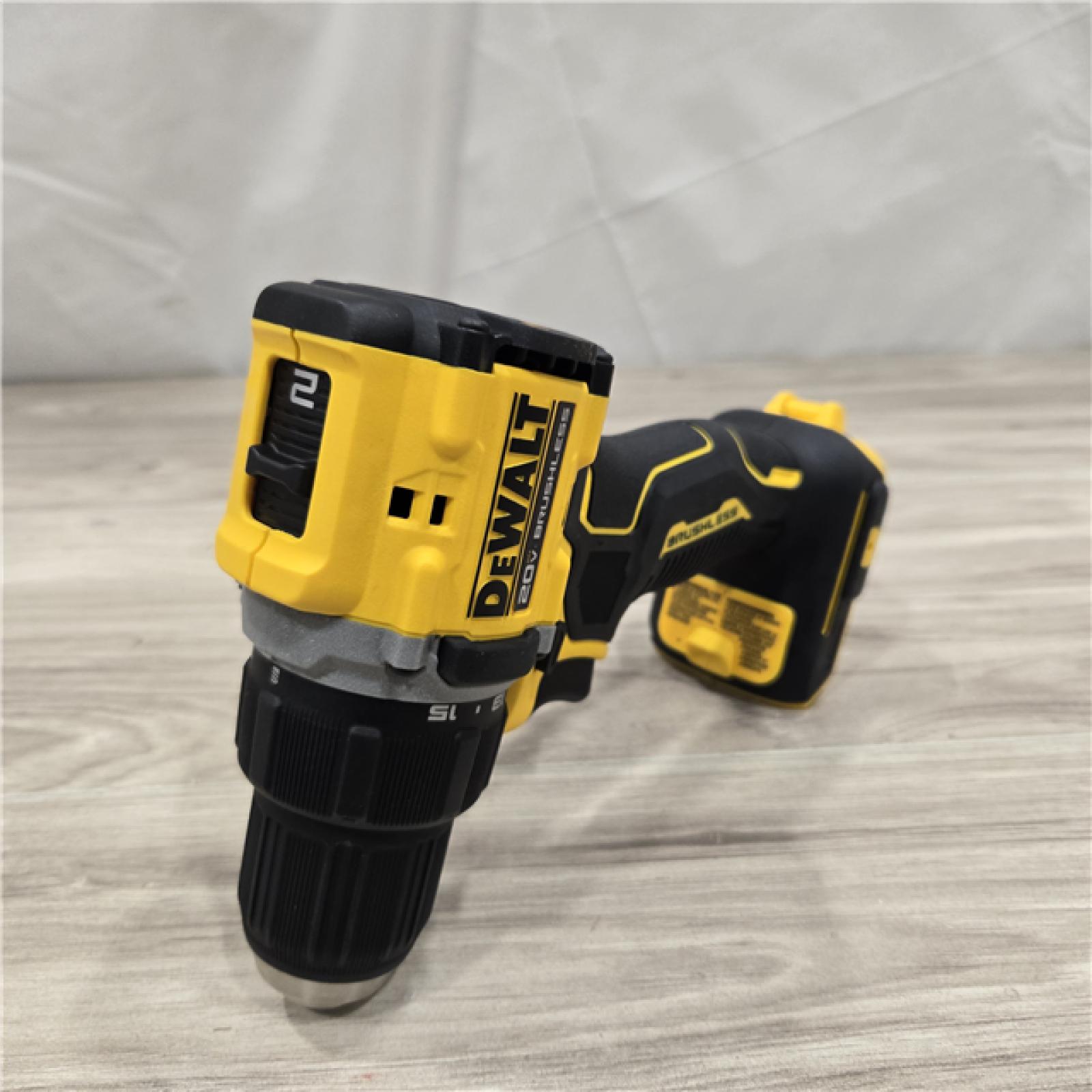 AS-IS DEWALT ATOMIC COMPACT SERIES 20V MAX* Cordless 1/2 Drill/Driver Kit