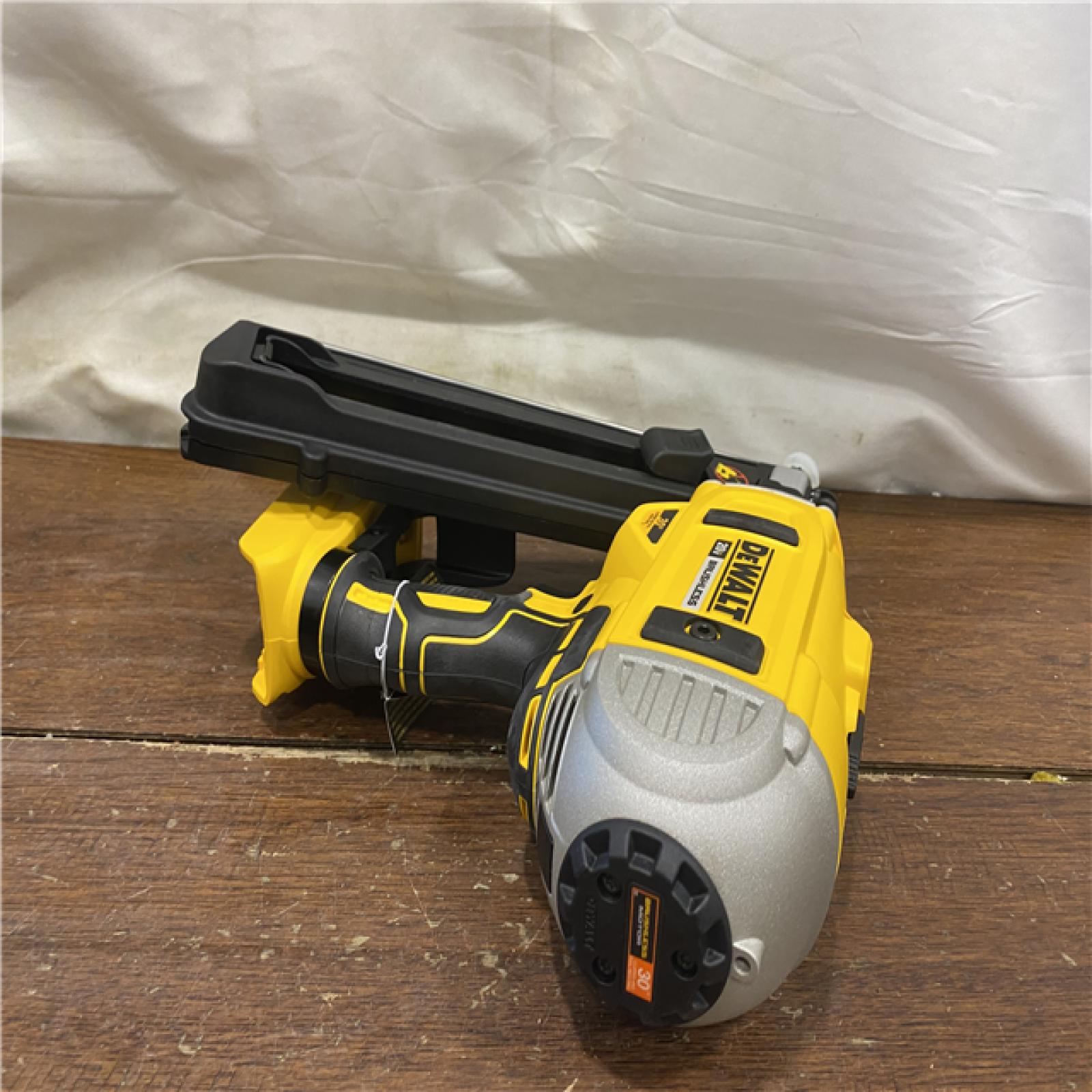 AS-IS DeWalt 20V MAX Brushless Cordless 2-Speed 30° Paper Collated Framing Nailer Kit