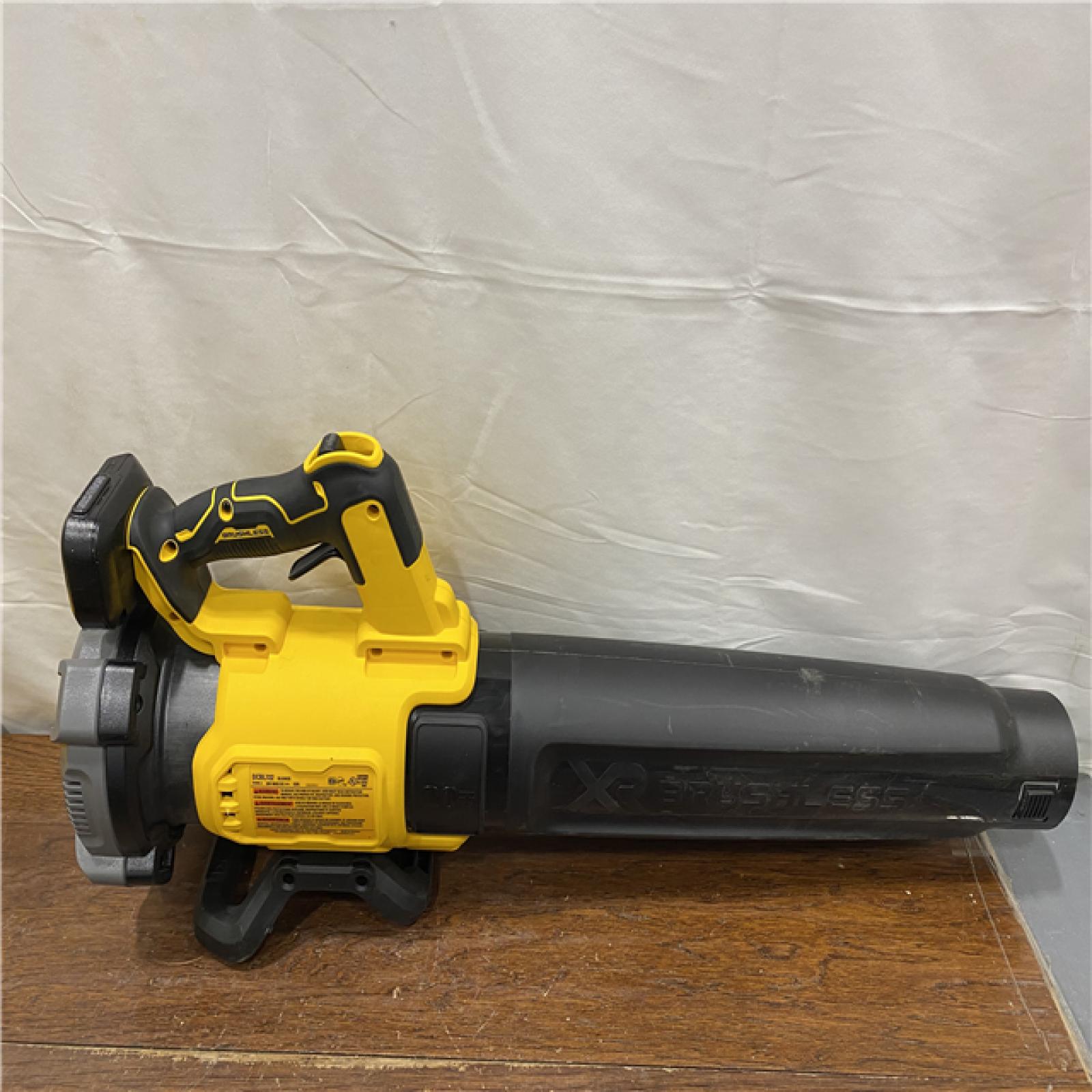 AS-IS DEWALT 20V MAX* XR Brushless Cordless Handheld Blower Kit