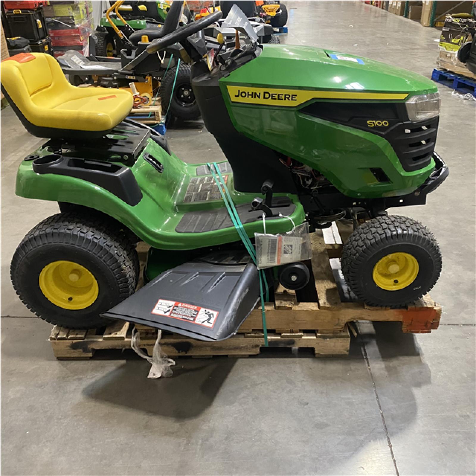 Dallas Location - As-Is John Deere S100 - Lawn Tractors