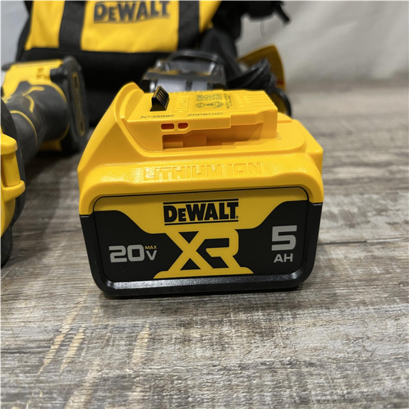 AS-IS DEWALT ATOMIC 20V MAX Lithium-Ion Cordless 1/4 in. Brushless Impact Driver Kit