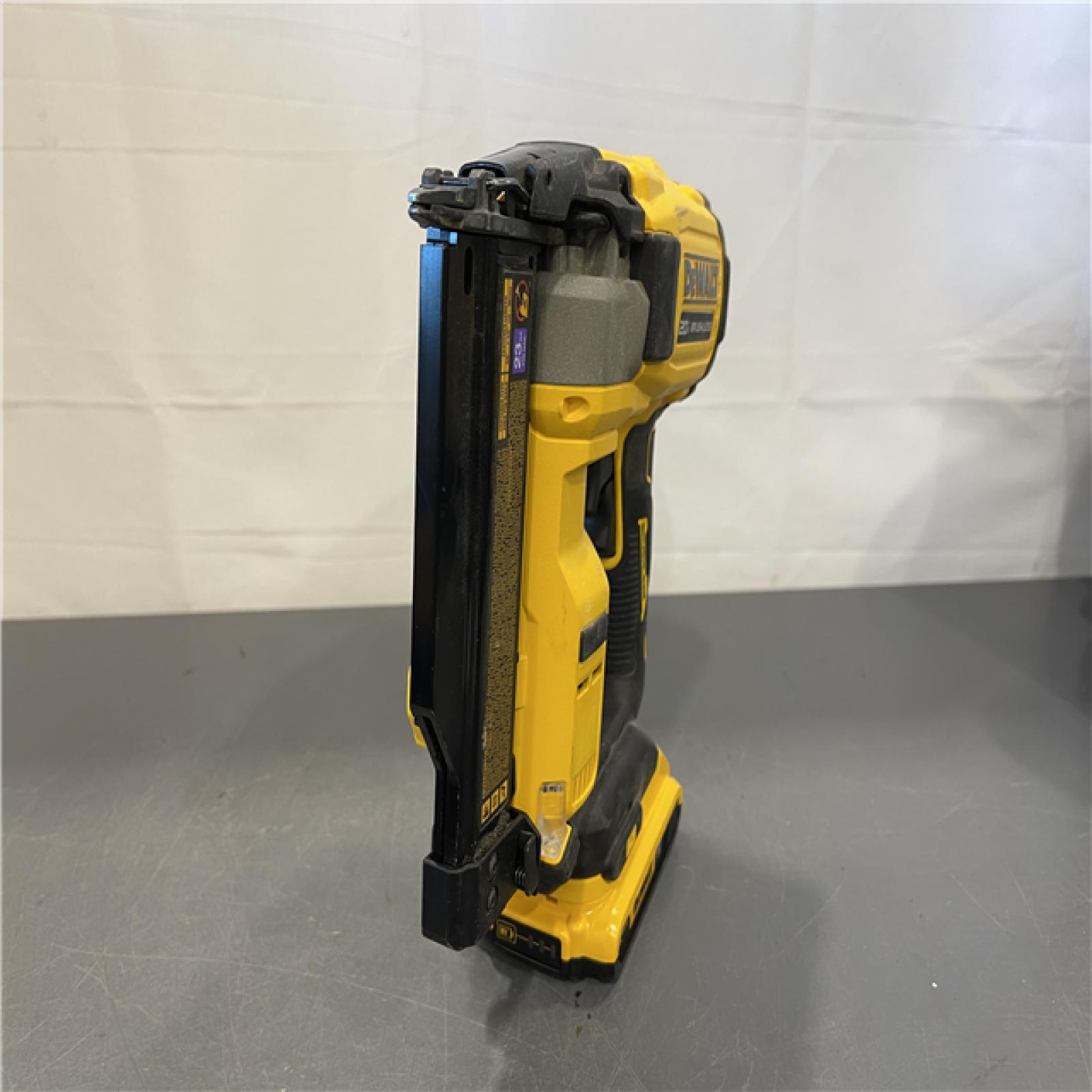 AS-IS - DeWalt ATOMIC 20V MAX Lithium Ion Cordless 23 Gauge Pin Nailer Kit