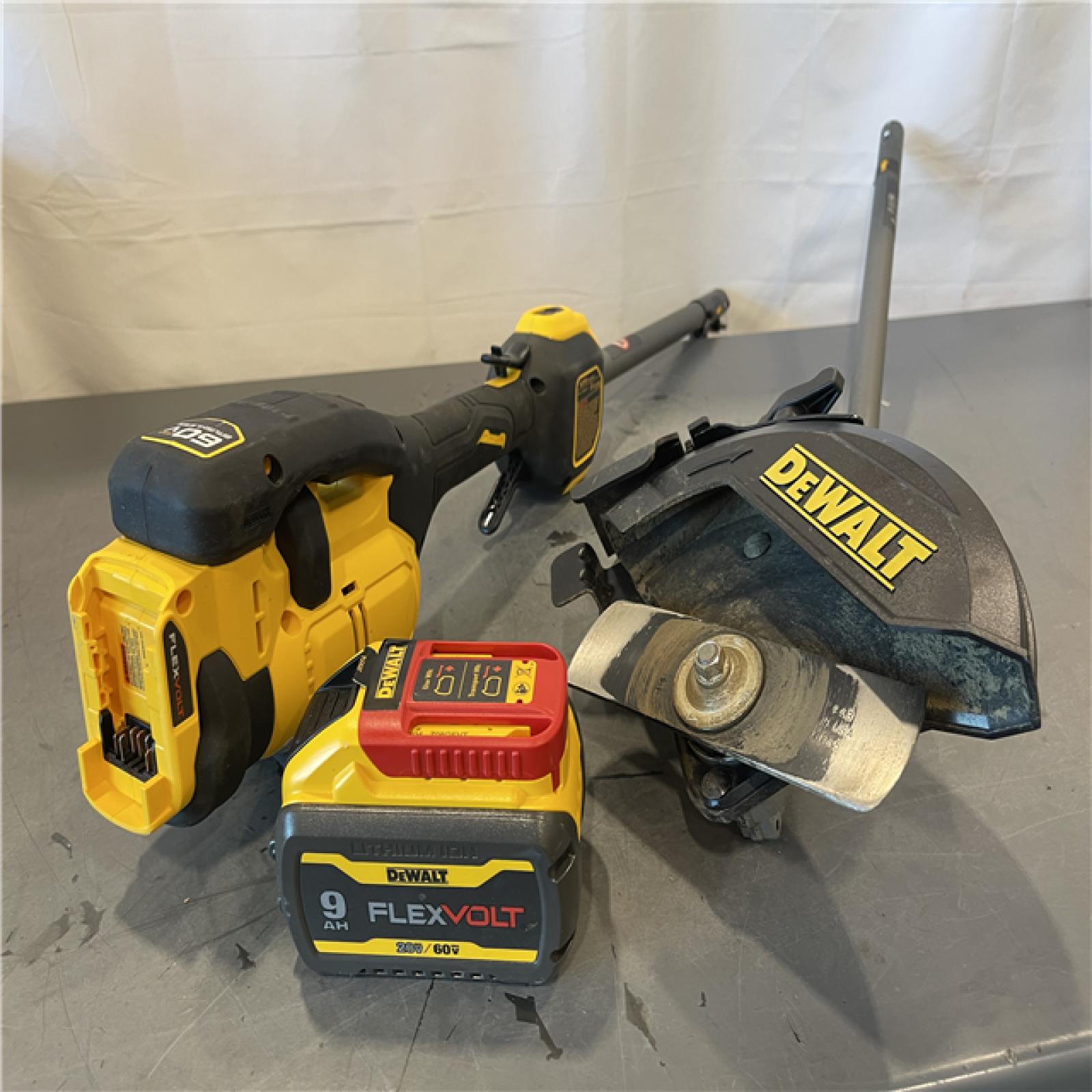 AS-IS - DeWalt FLEXVOLT 60V MAX 7.5 in. Brushless Cordless Attachment Capable Edger Kit