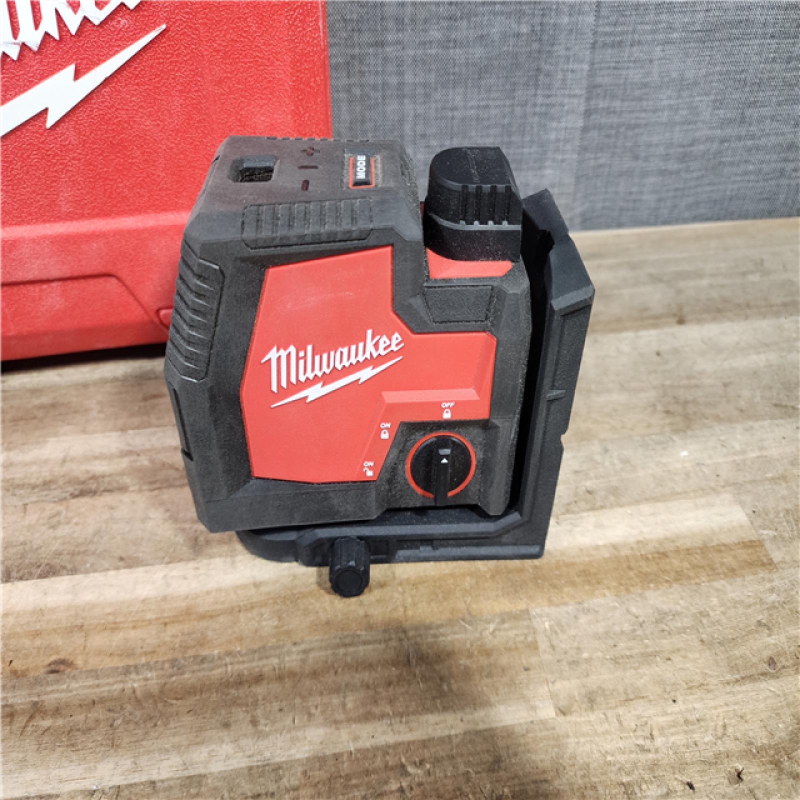 HOUSTON LOCATION - AS-IS Milwaukee Green 100 ft. Cross Line and Plumb Points Rechargeable Laser Level