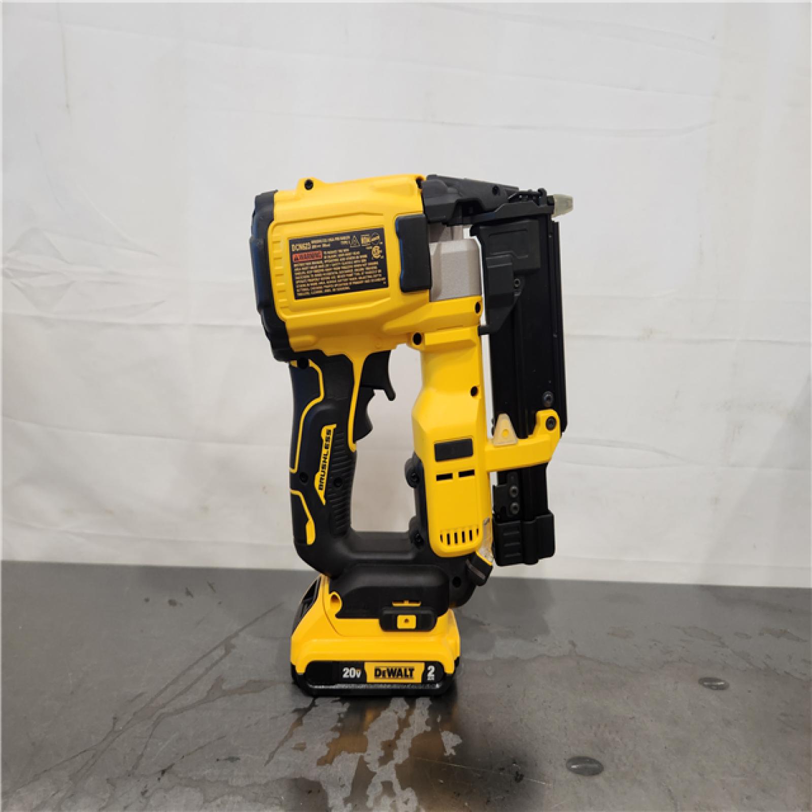 AS-IS- DEWALT ATOMIC 20V MAX Lithium Ion Cordless 23 Gauge Pin Nailer Kit