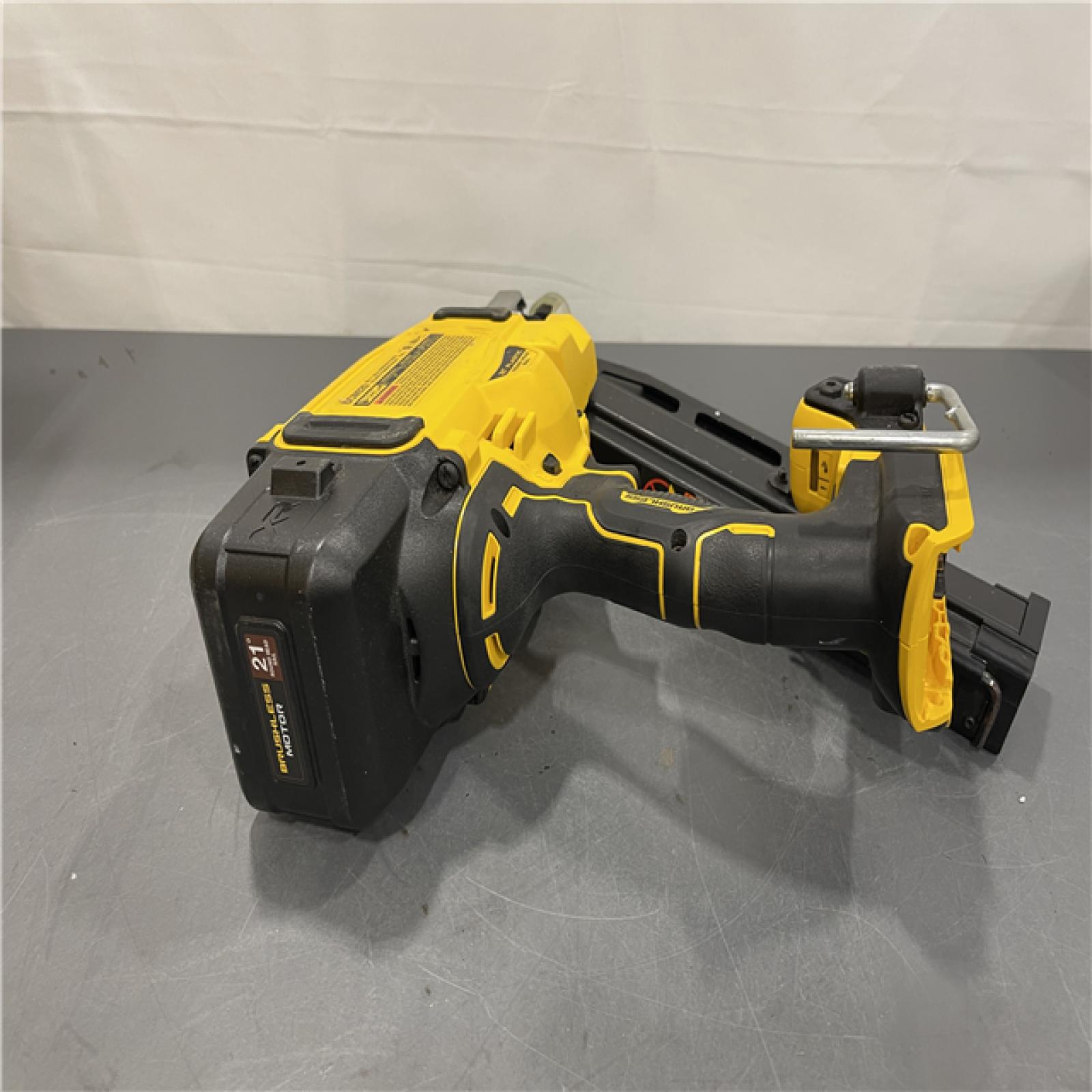 AS-IS - DEWALT 20-Volt 21° Cordless Framing Nailer