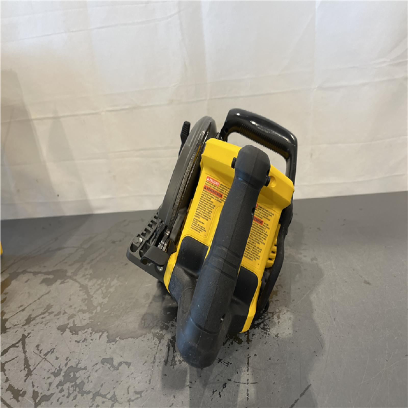 AS-IS- DEWALT FLEXVOLT 60V MAX Cordless Brushless 7-1/4 in. Wormdrive Style Circular Saw (Tool Only)