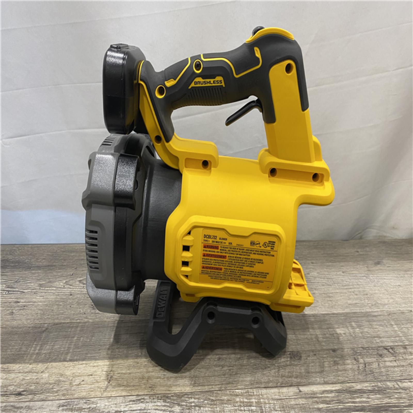 AS-IS DEWALT 20V MAX* XR Brushless Cordless Handheld Blower Kit