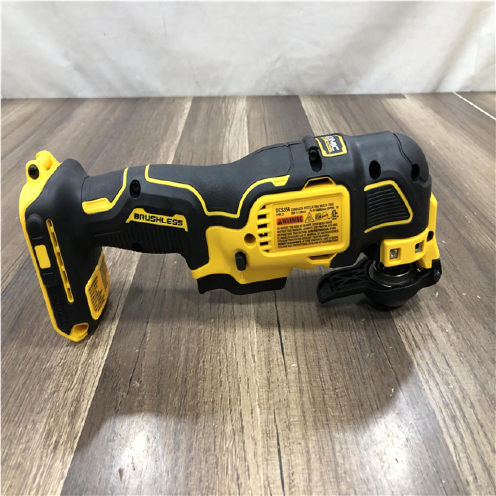 AS-IS DEWALT ATOMIC 20V MAX Lithium-Ion Cordless Brushless Oscillating Tool Kit