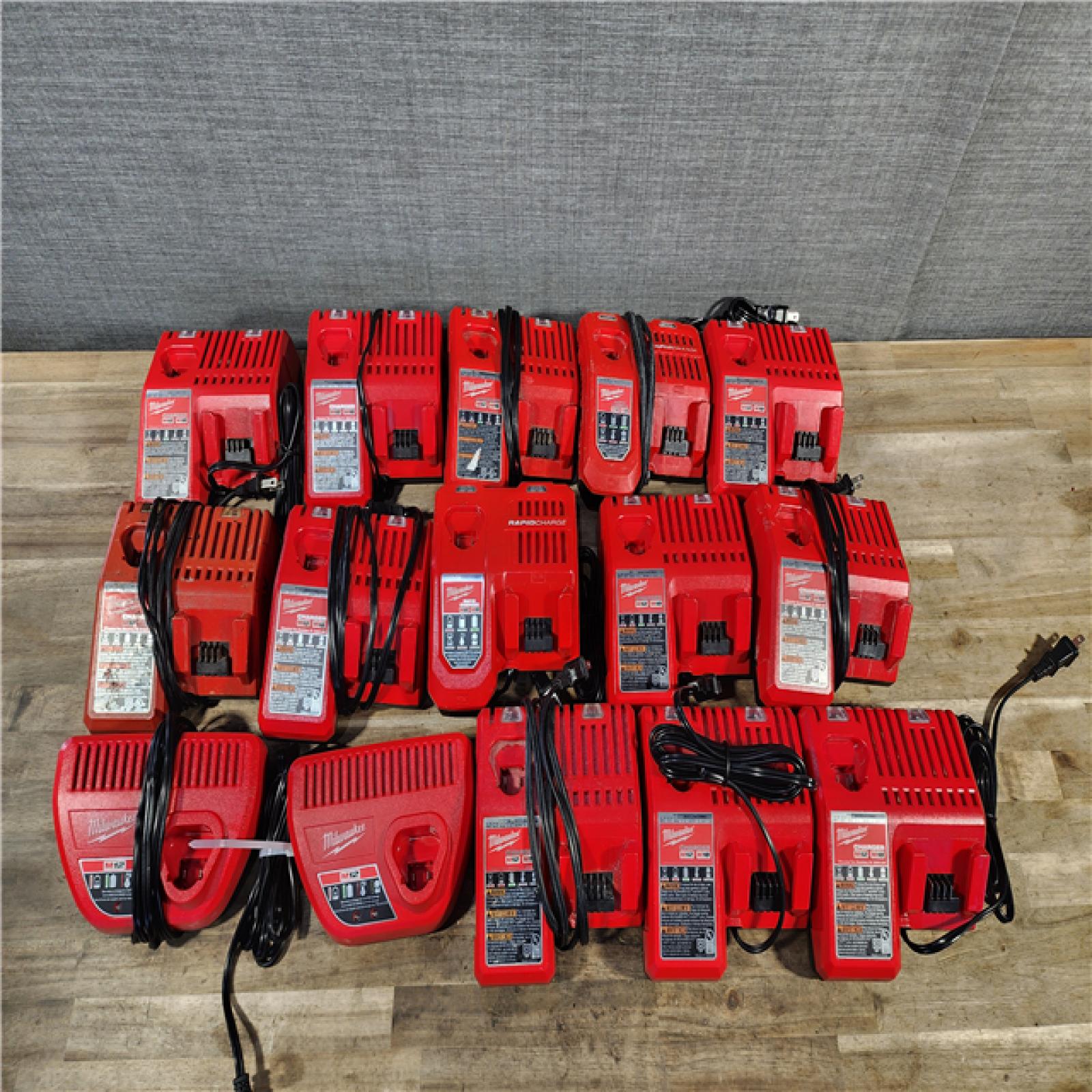HOUSTON LOCATION - AS-IS MILWAUKEE BATTERY CHARGER PACK QTY - 15