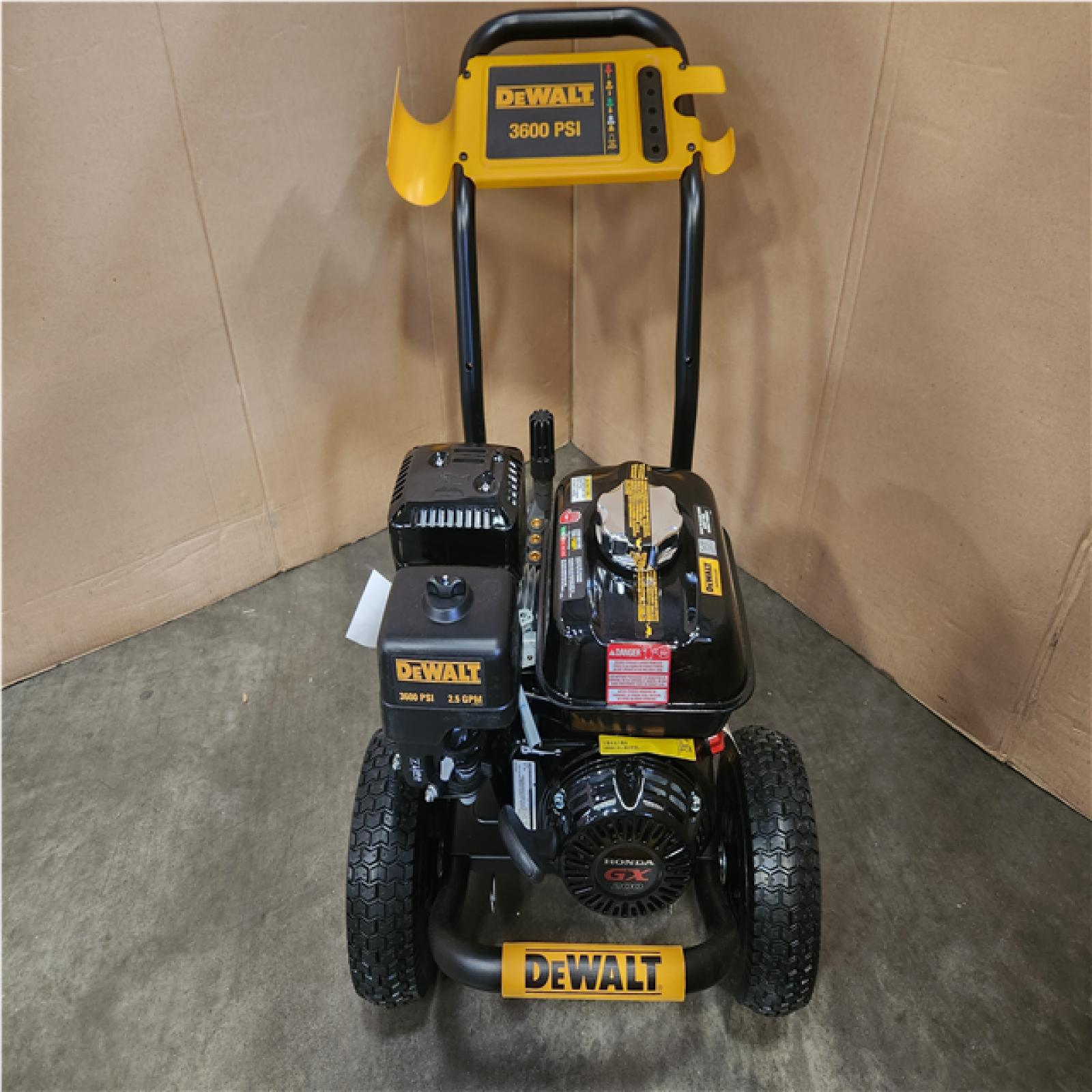 Phoenix NEW DEWALT 3600 PSI 2.5 GPM Cold Water Gas Professional Pressure Washer with HONDA GX200 Engine