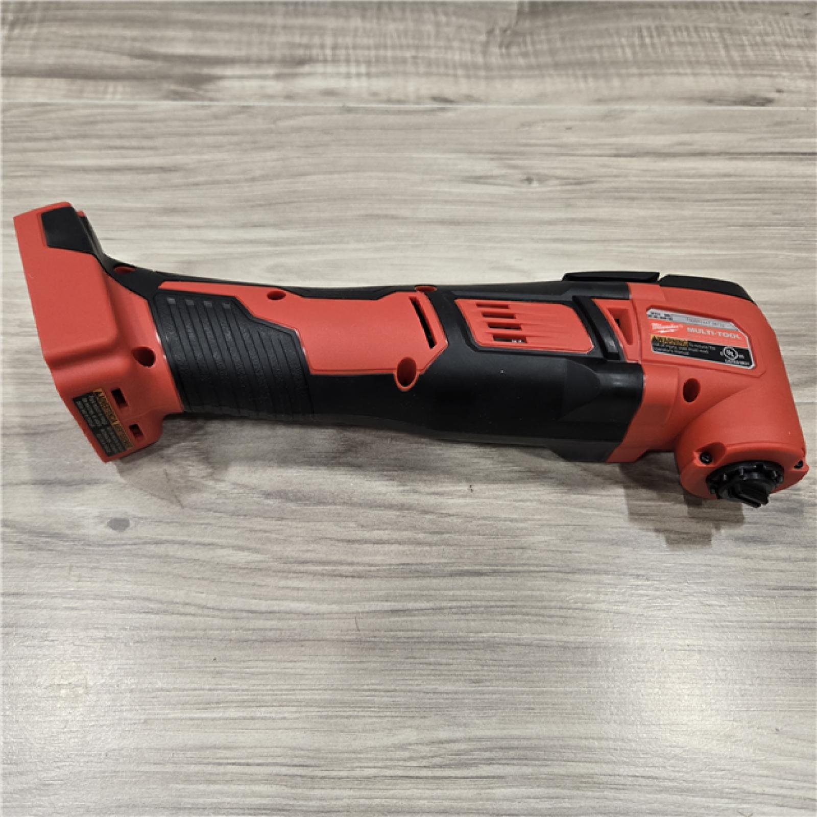 LIKE NEW! - Milwaukee 2626-21 M18 18-Volt Cordless Oscillating Multi-Tool Kit