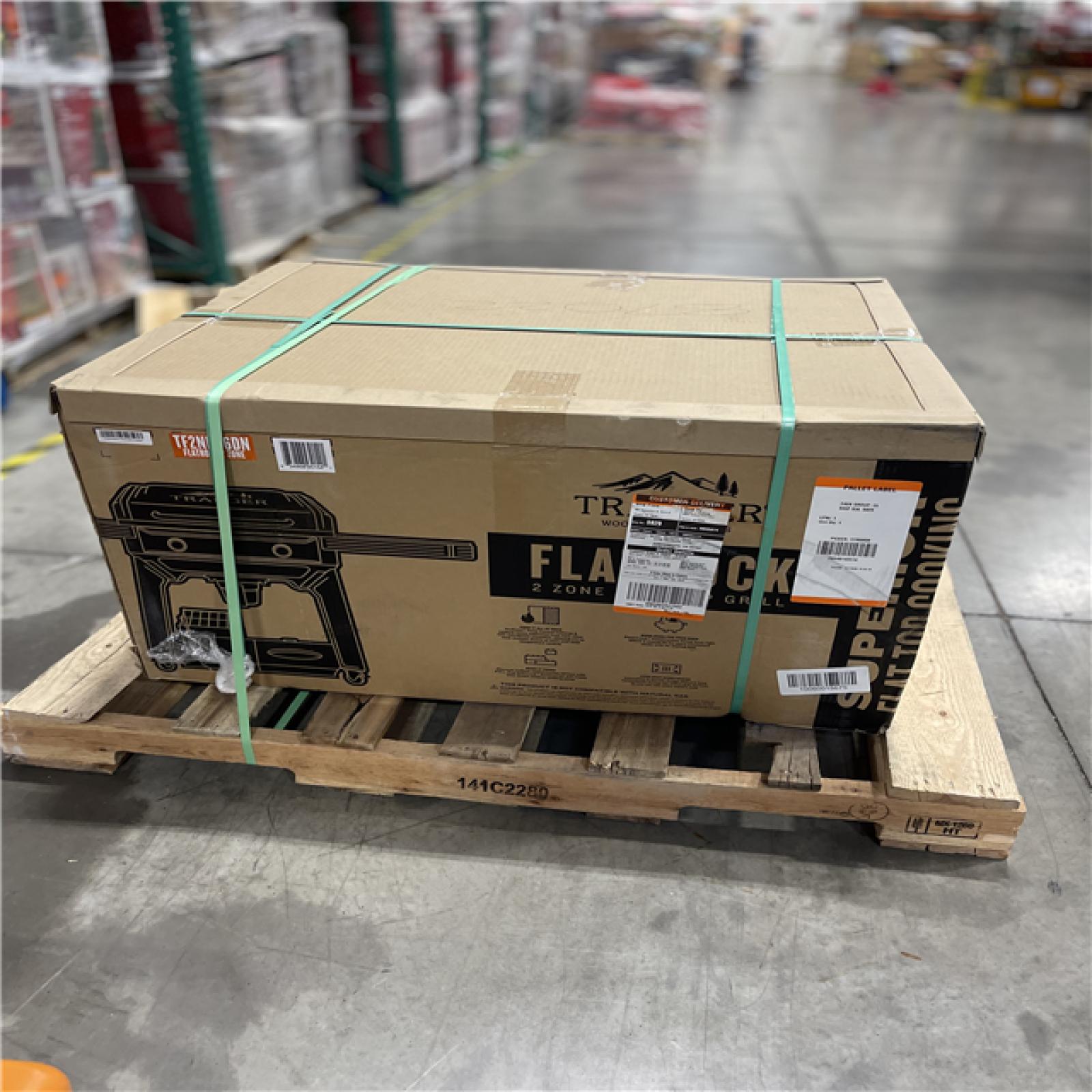 DALLAS LOCATION- NEW!- Traeger Traeger Flatrock 2-Burner Zone Grill  Propane Black Flat Top Griddle