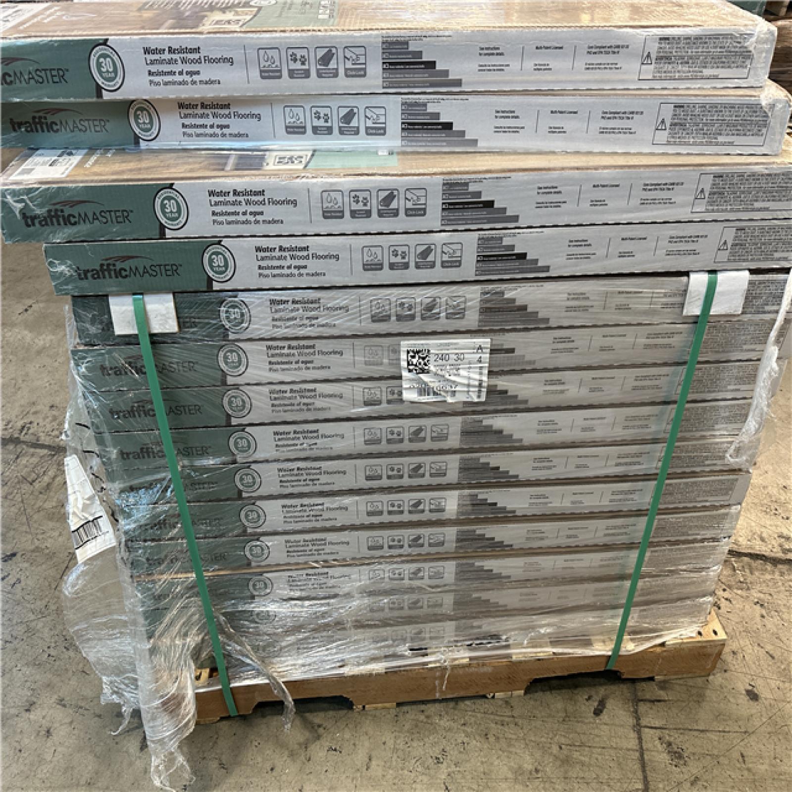 California AS-IS TrafficMaster Laminate Wood Flooring, Kettle Keep Oak (40 Pieces)