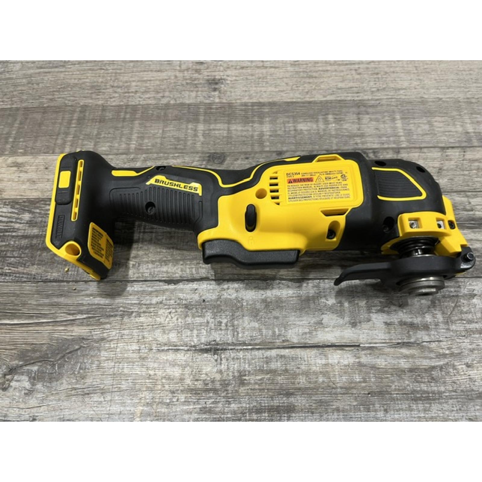 AS-IS DEWALT ATOMIC 20V MAX Lithium-Ion Cordless Brushless Oscillating Tool Kit