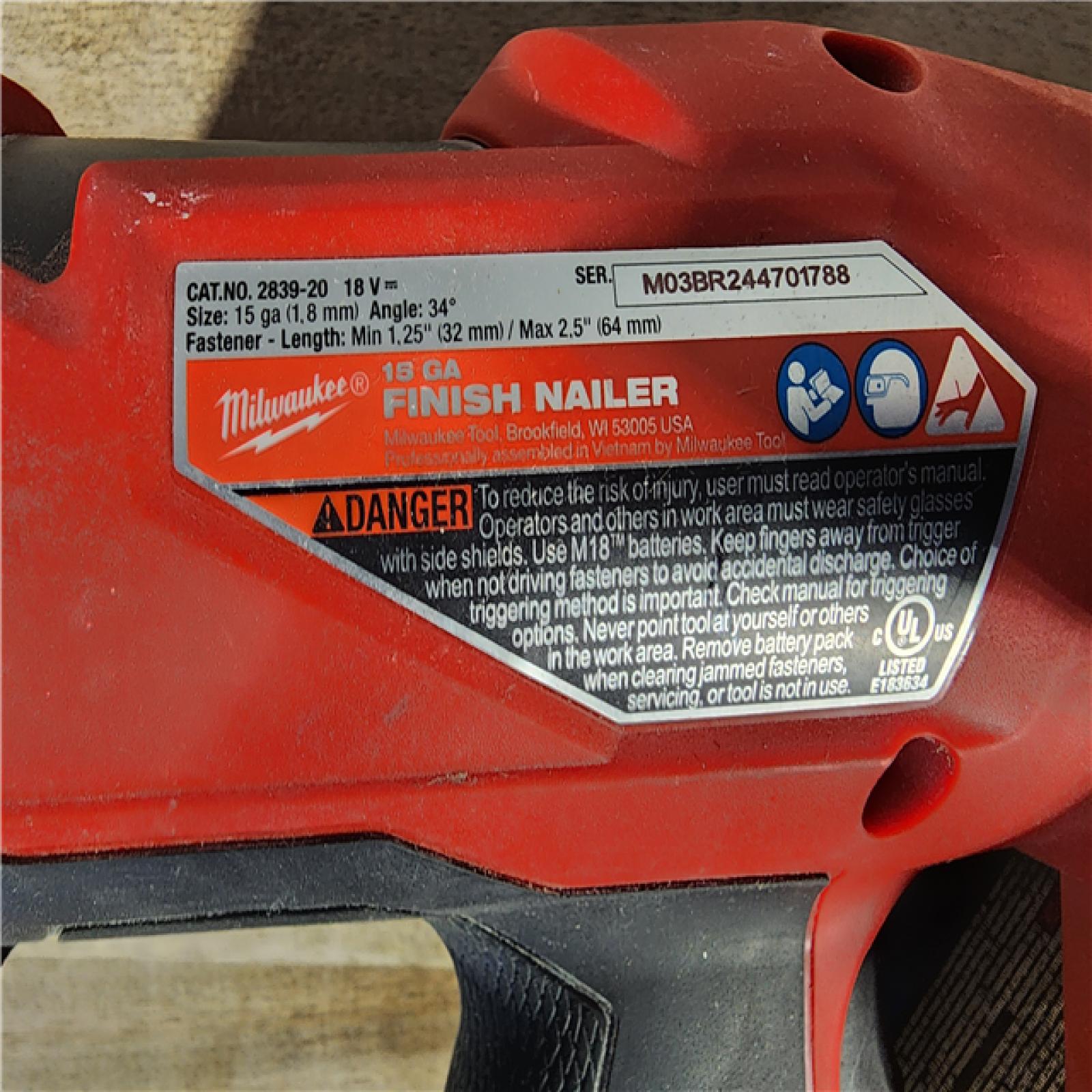 HOUSTON LOCATION - AS-IS Milwaukee 2839-20 M18 FUEL 15 Ga. 18 Volt Brushless Angled Finish Nailer