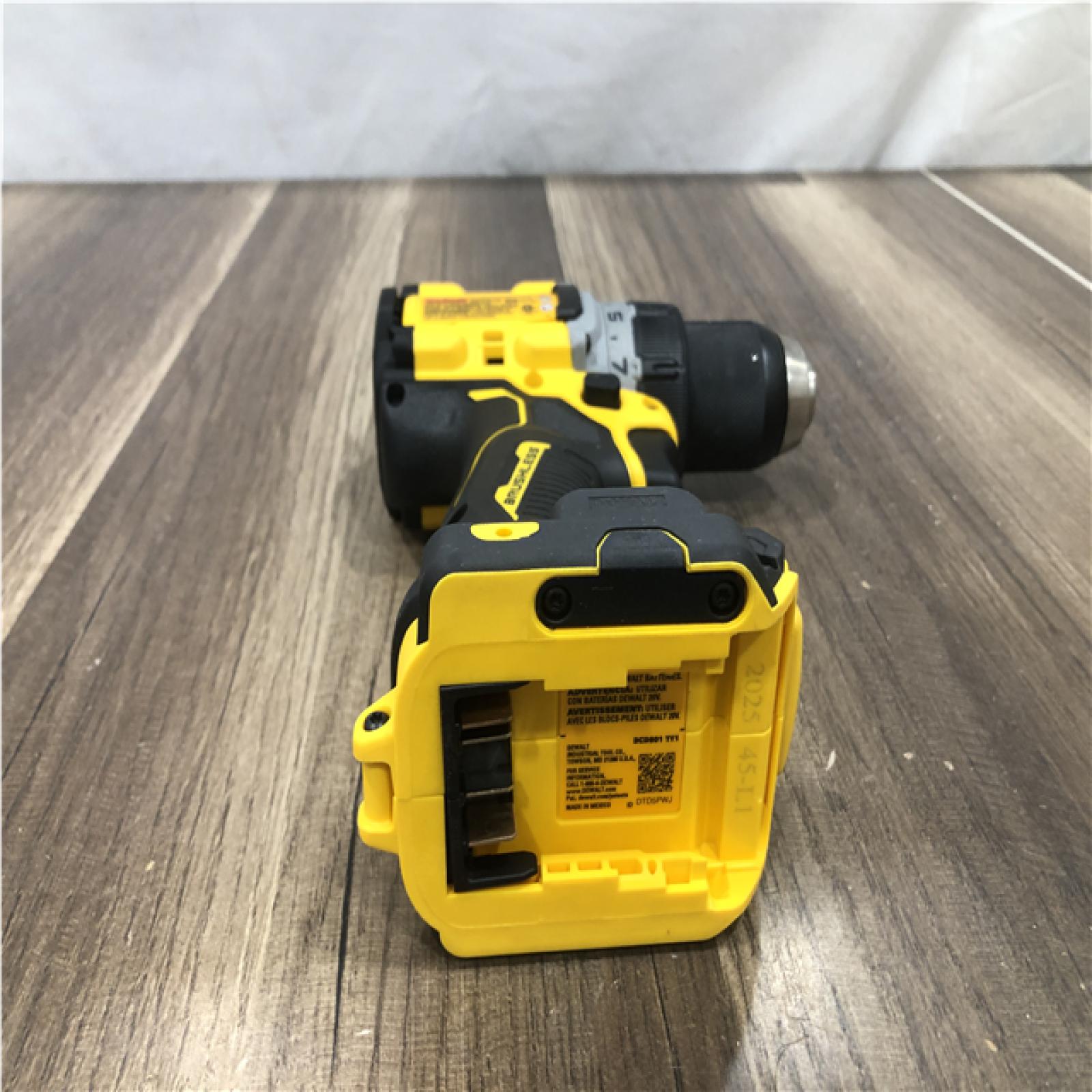 AS-IS DEWALT 20V XR Lithium-Ion Cordless Brushless 1/2 in. Drill/Driver Kit