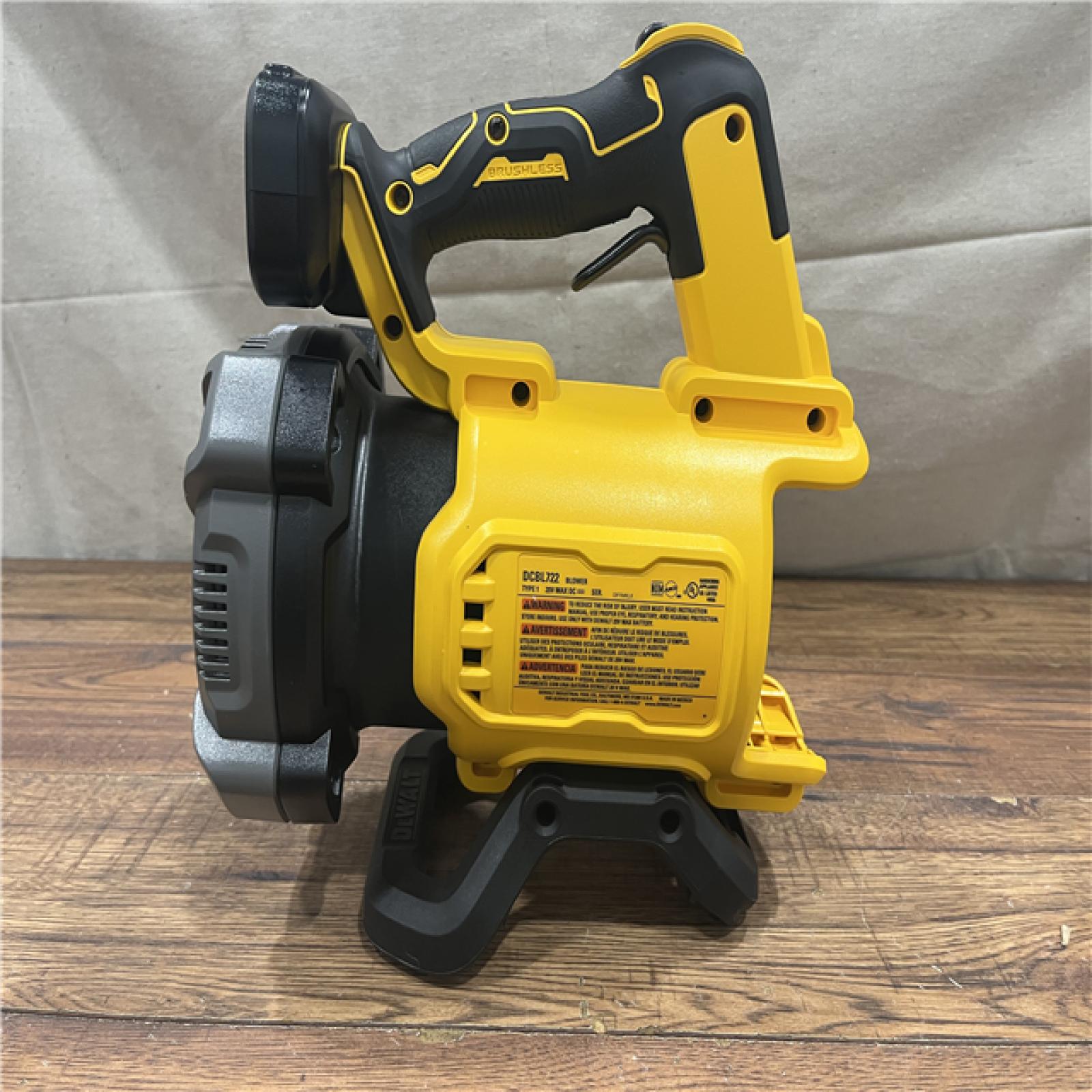 AS-IS DEWALT 20V MAX* XR Brushless Cordless Handheld Blower Kit