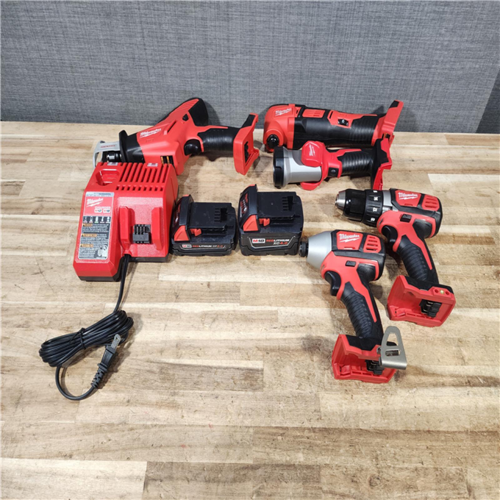 HOUSTON LOCATION - AS - IS Milwaukee 5 Tool Combo Kit W/ (2) Battery & Charger
