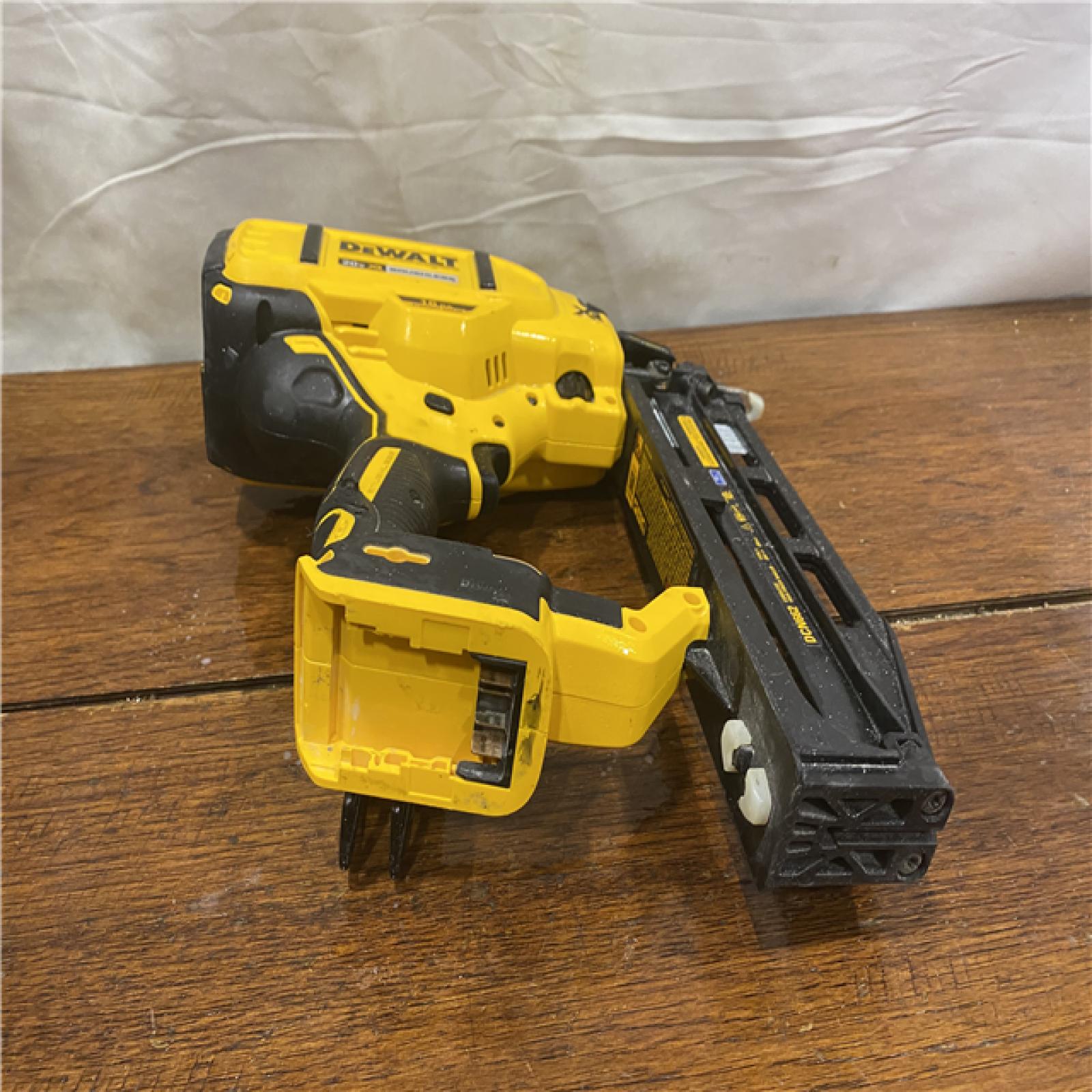AS-IS DEWALT 20V MAX XR 16-Gauge Lithium-Ion Cordless Finish Nailer (Tool Only)