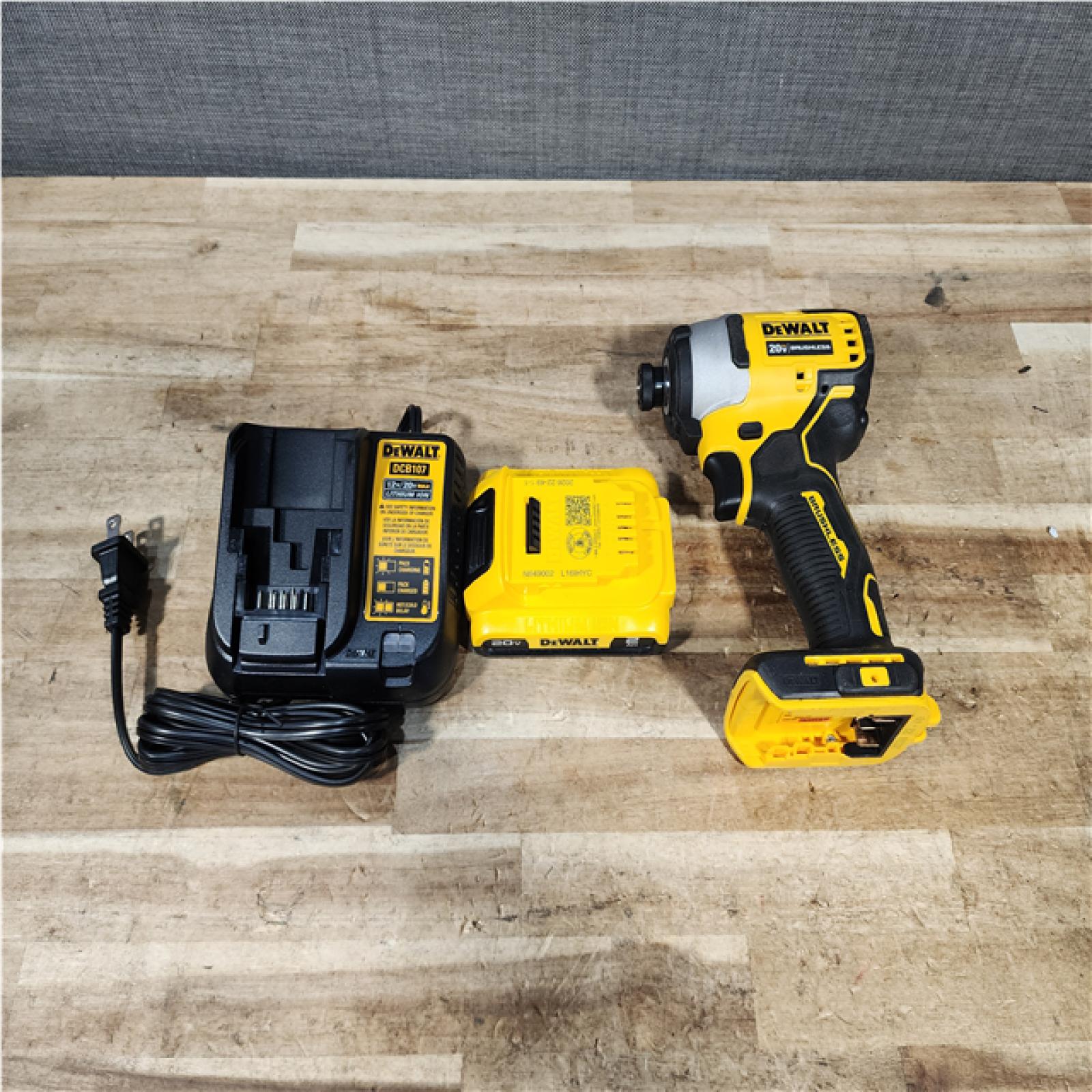 HOUSTON LOCATION - AS - IS DEWALT Atomic 20V Max Lithium-Ion Brushless Cordless Compact 1/4 in. Impact Driver Kit