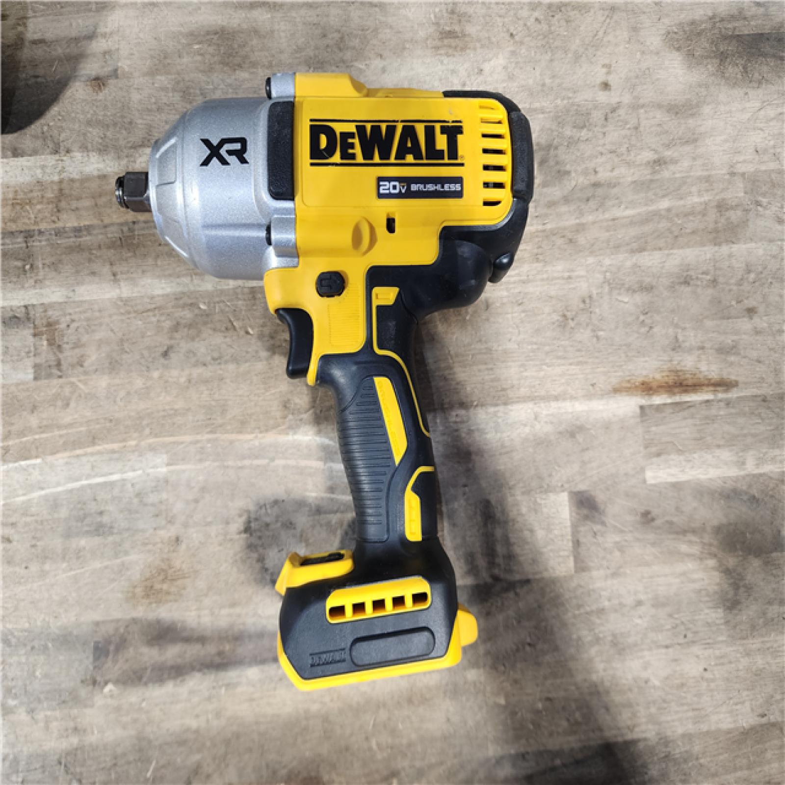 HOUSTON LOCATION - AS-IS Dewalt 20V MAX Lithium-Ion Cordless 1/2 in. Impact Wrench Kit W/ BATTERY & CHARGER