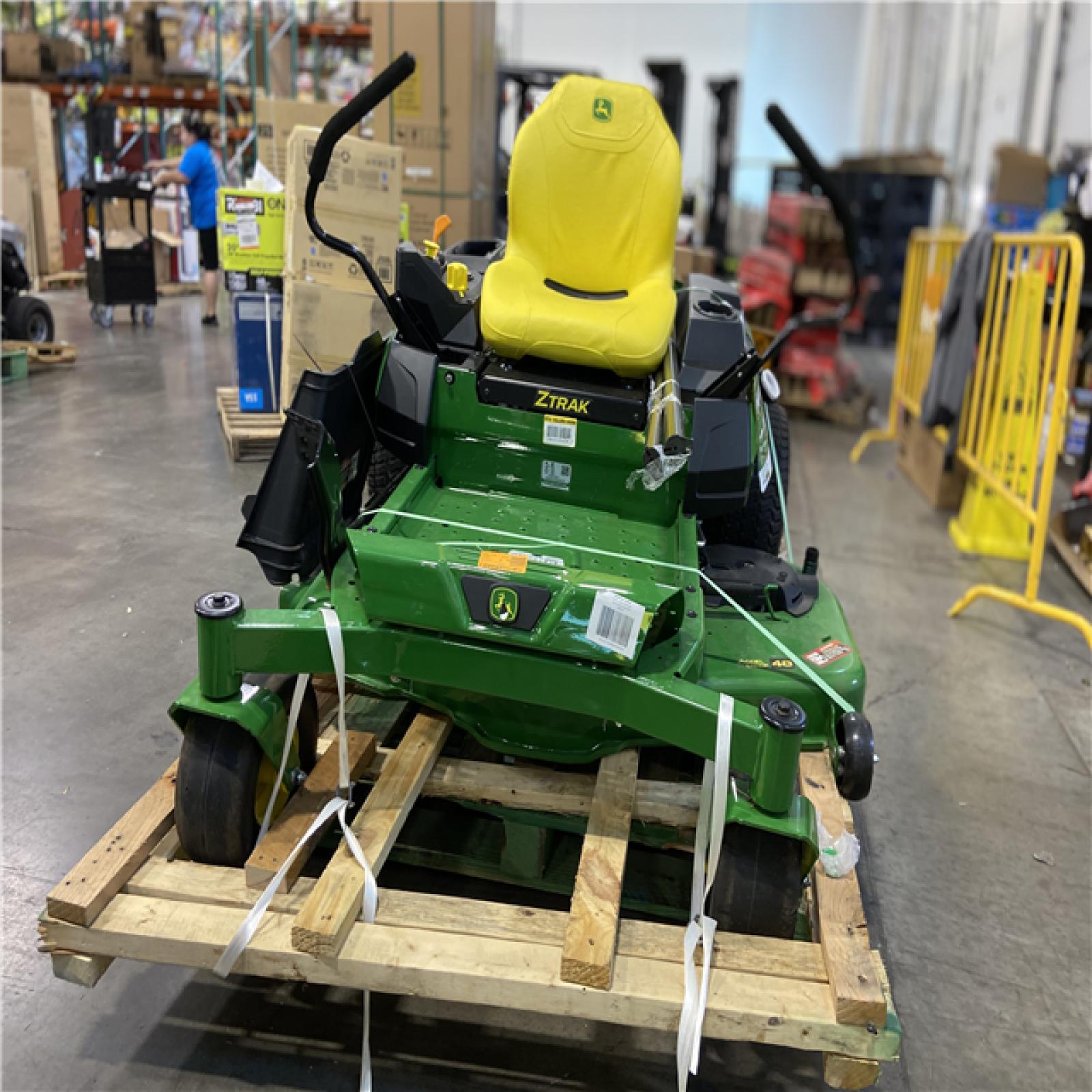 DALLAS LOCATION - JOHN DEERE Z325E 48'