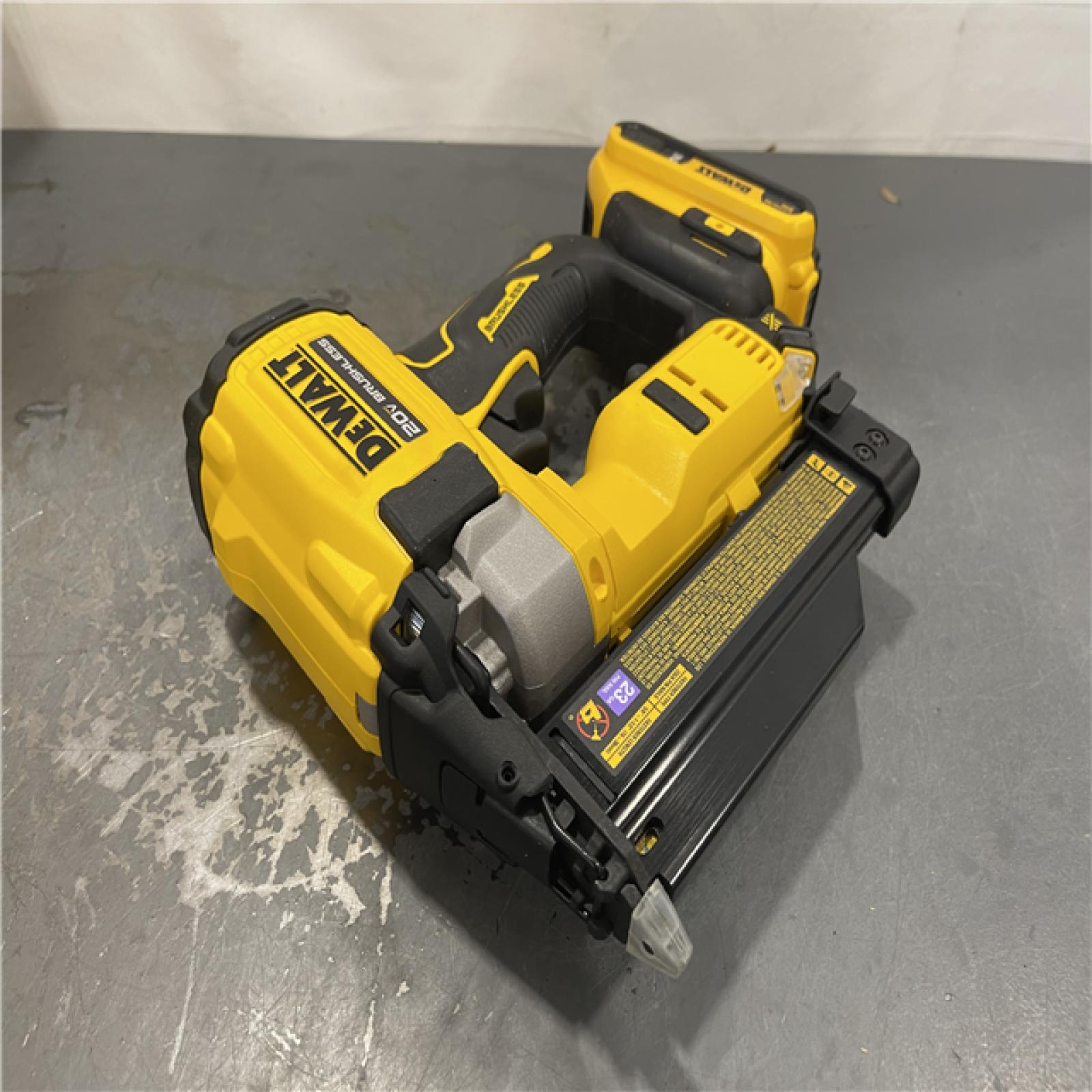 AS-IS - DeWalt ATOMIC 20V MAX Lithium Ion Cordless 23 Gauge Pin Nailer Kit