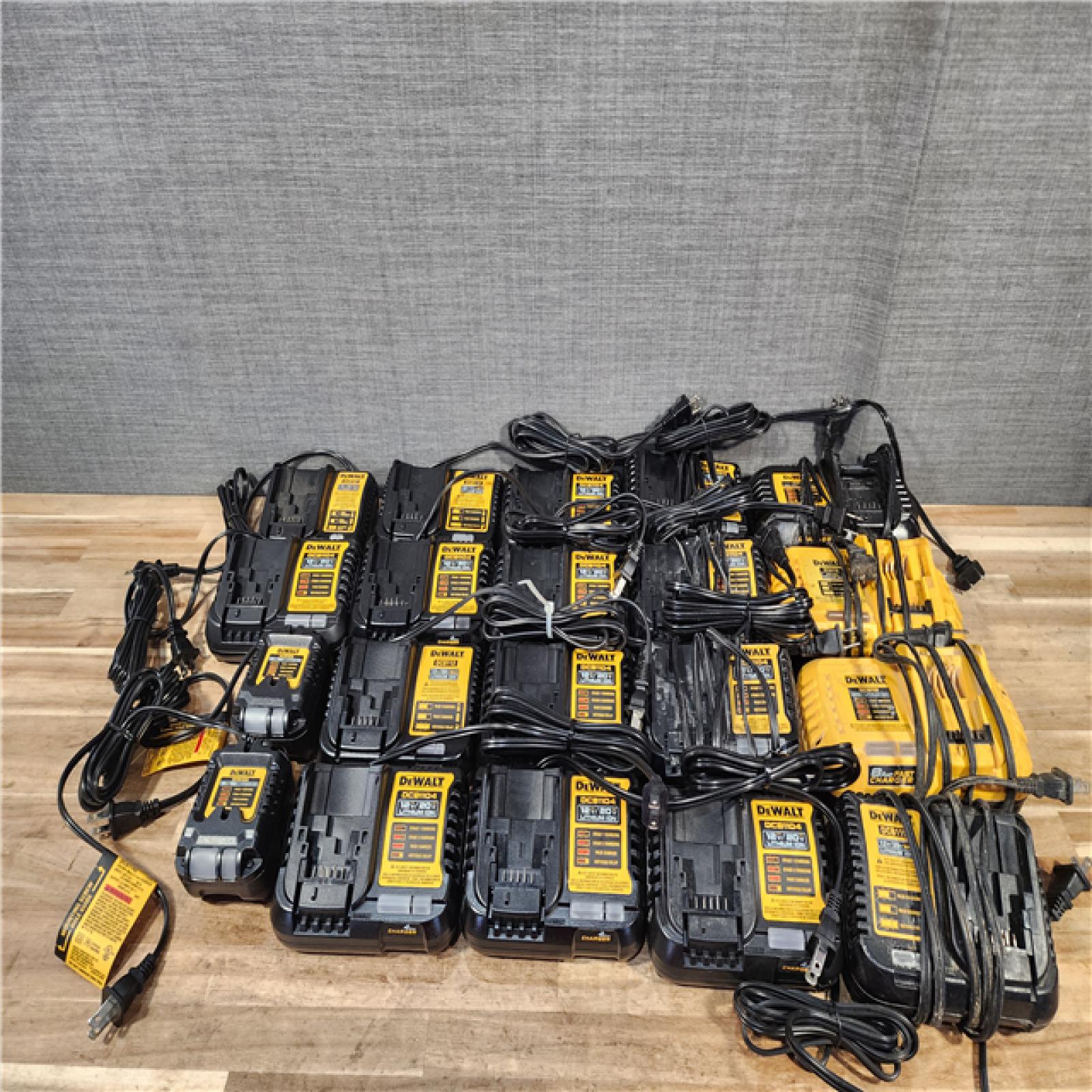 HOUSTON LOCATION - AS-IS DEWALT BATTERY CHARGER PACK QTY - 20