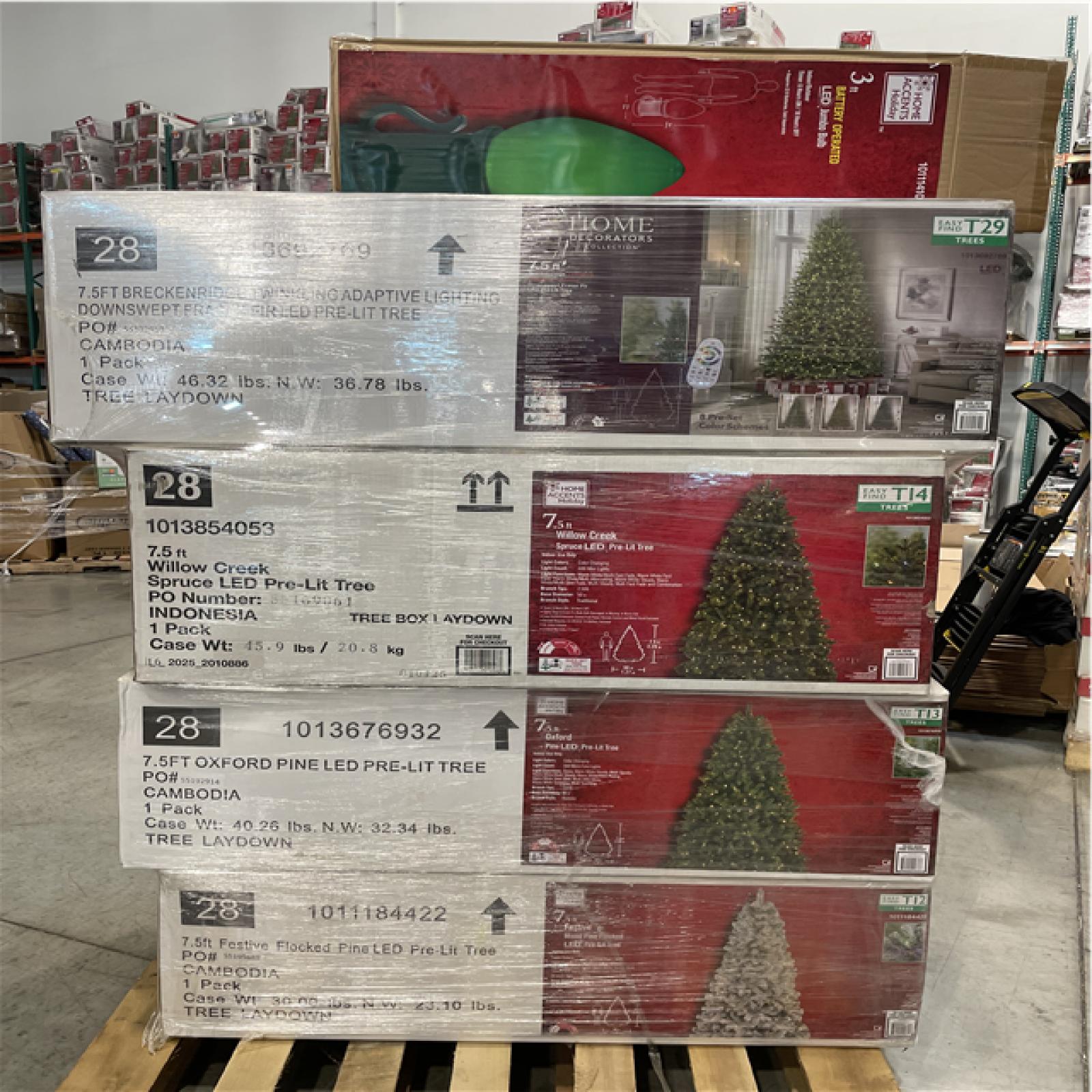 DALLAS LOCATION -AS-IS MIXED CHRISTMAS TREE PALLET