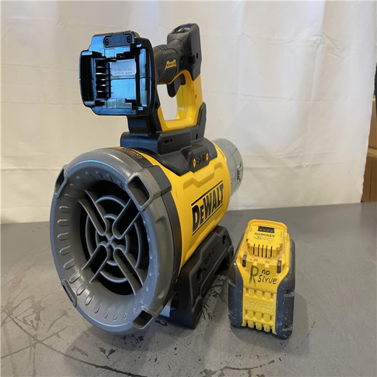 AS-IS - DEWALT FLEXVOLT 60V MAX 160 MPH 760 CFM Brushless Cordless Axial Blower Kit