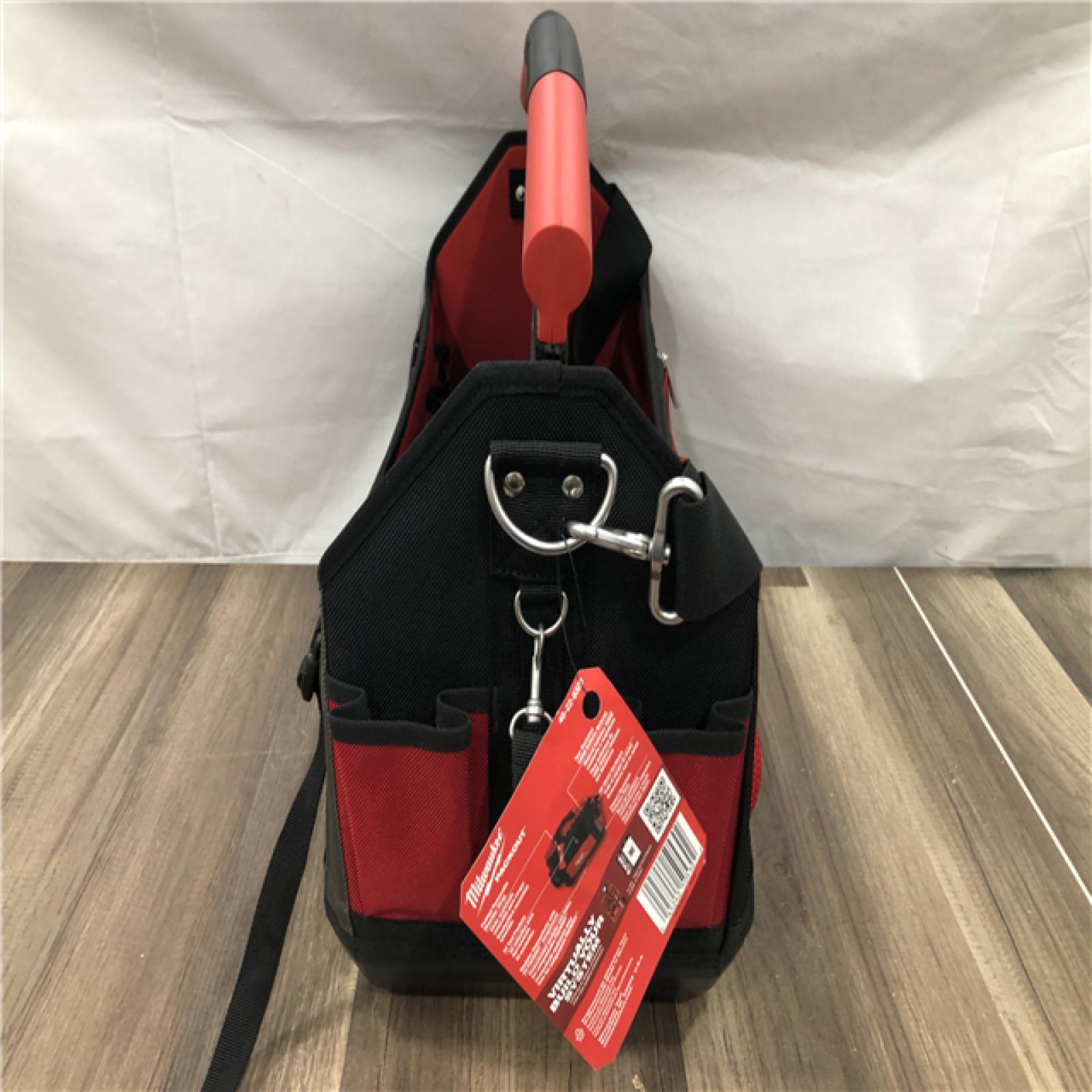 NEW- Milwaukee 20 in. PACKOUT Tote