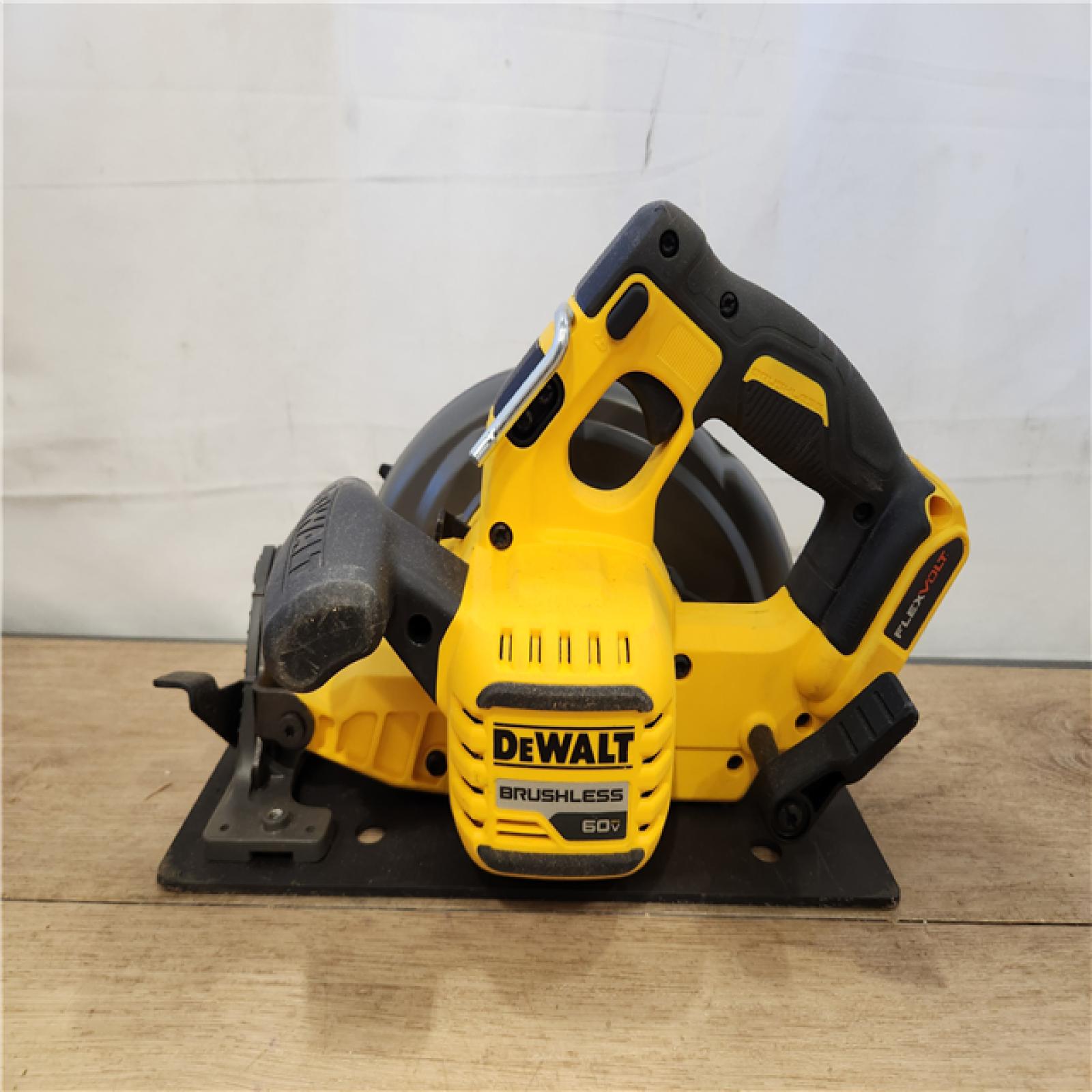AS-IS- DeWALT Flexvolt Max 7-1/4  60V Brushless Circular Saw (Bare Tool)