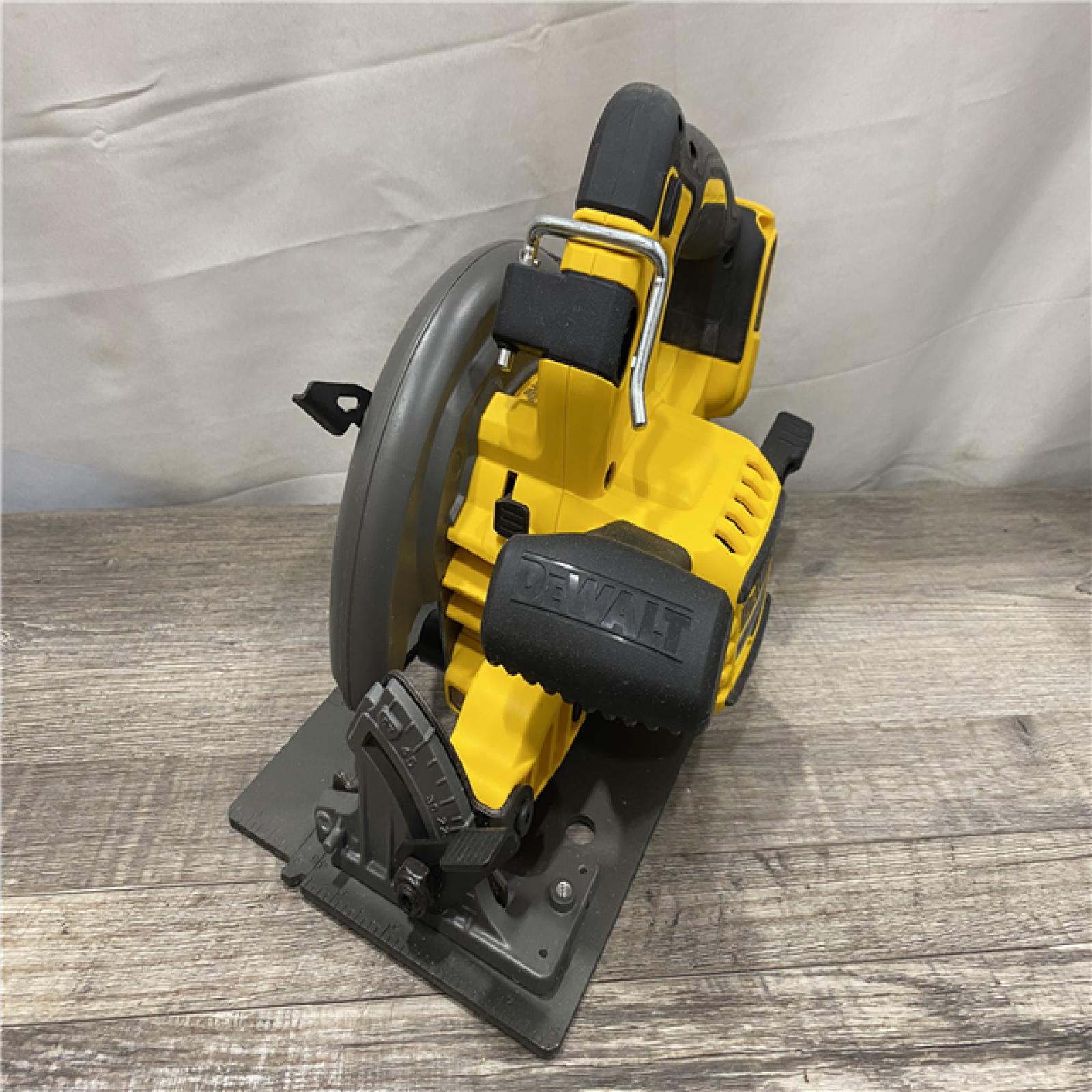 AS-IS DEWALT FLEXVOLT 60V MAX Cordless Brushless 7-1/4 in. Circular Saw with Brake (Tool Only)