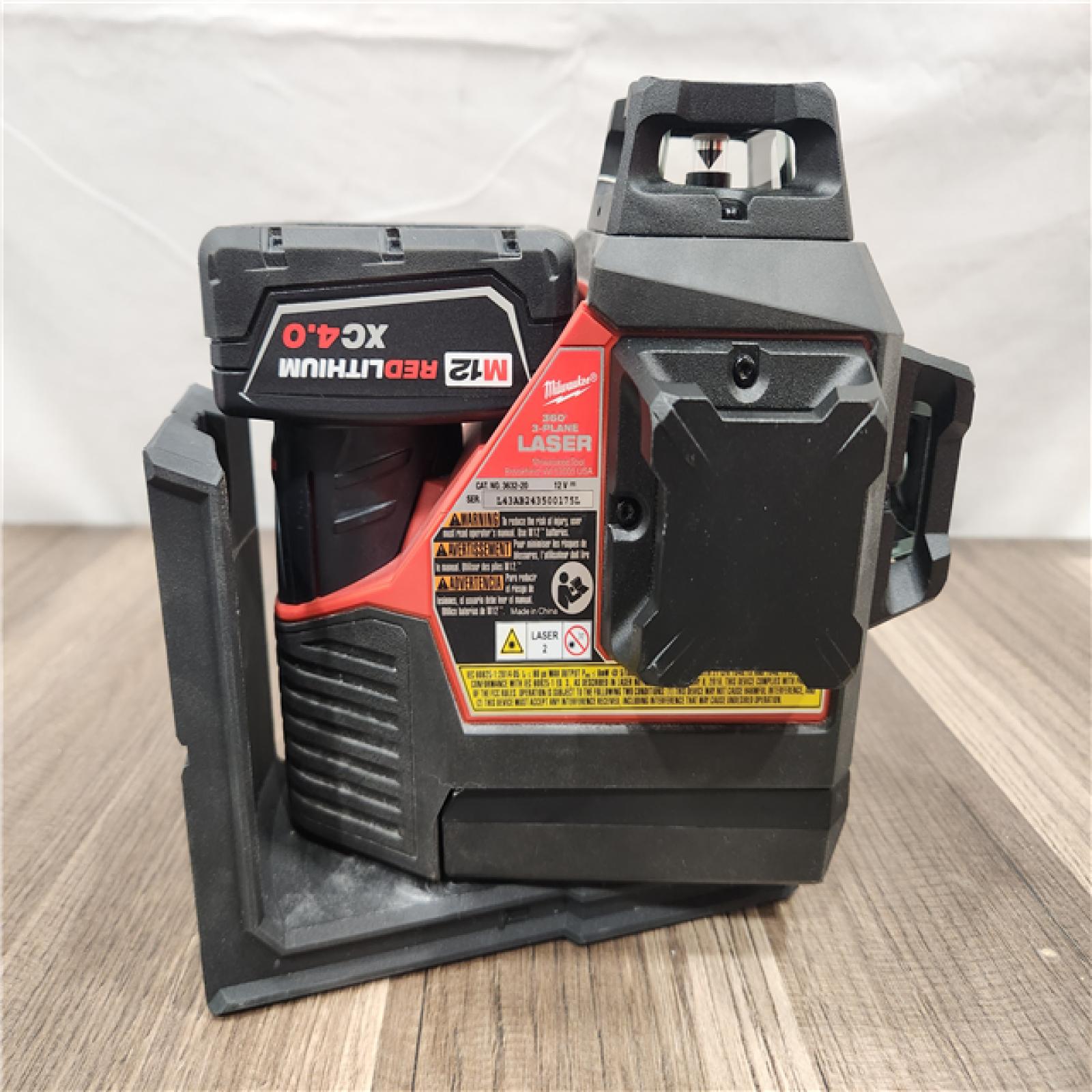 AS-IS- Milwaukee- M12 Green Beam Laser 360° 3-Plane Kit