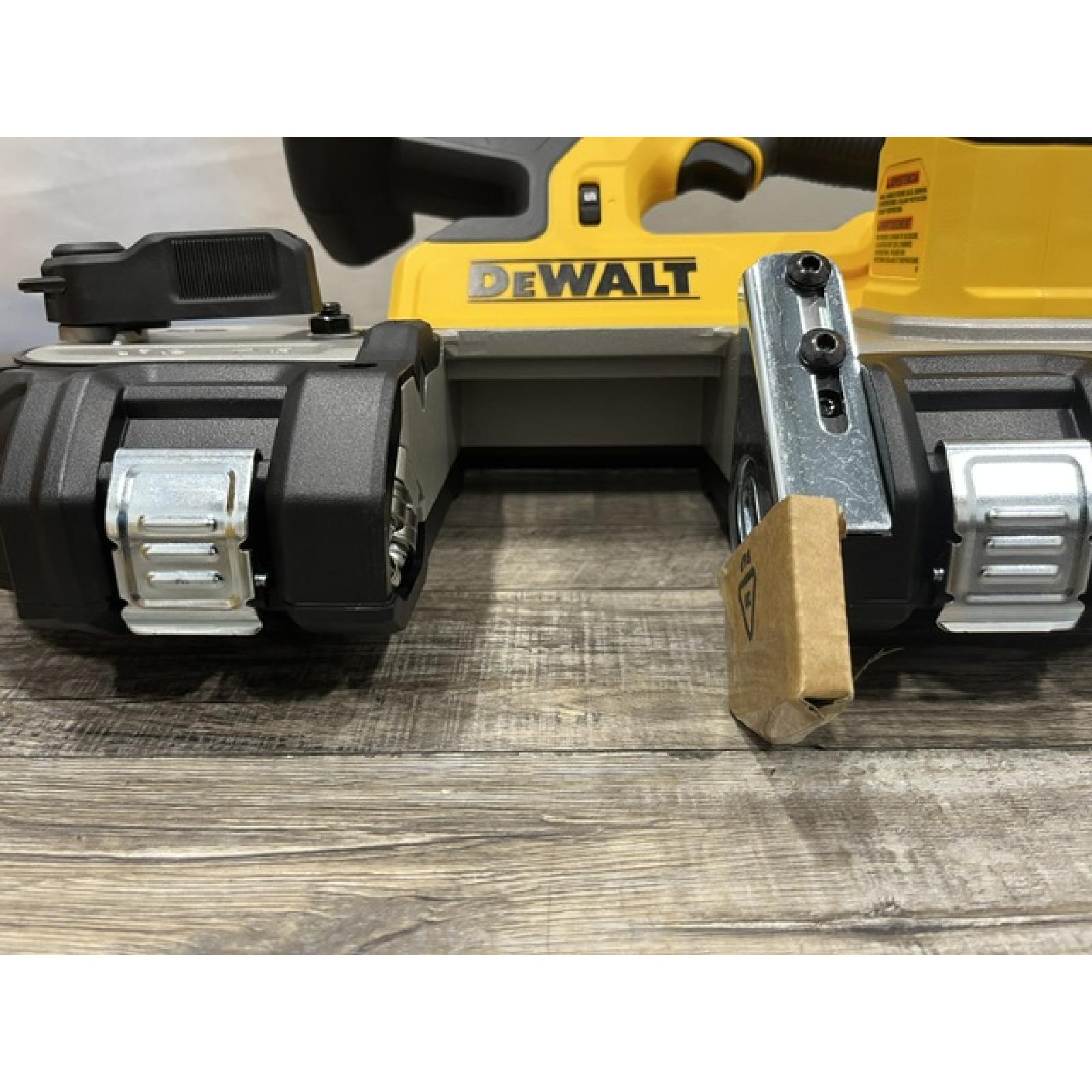 NEW - DEWALT 20-Volt MAX 3-3/8 in. Cordless Brushless Bandsaw (Tool-Only)