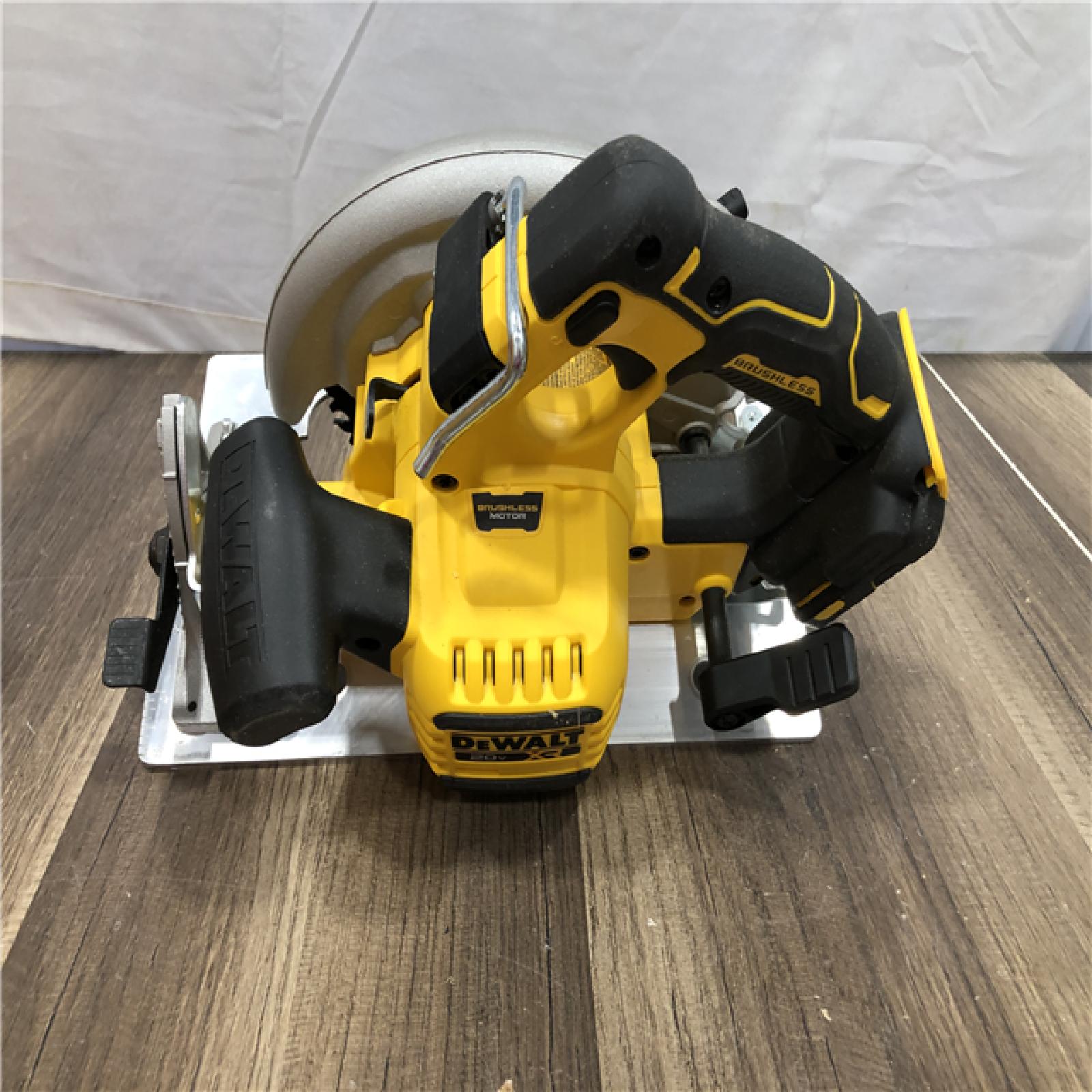 AS-IS DEWALT 20-Volt MAX 7-1/4 in. Cordless Circular Saw (Tool Only)