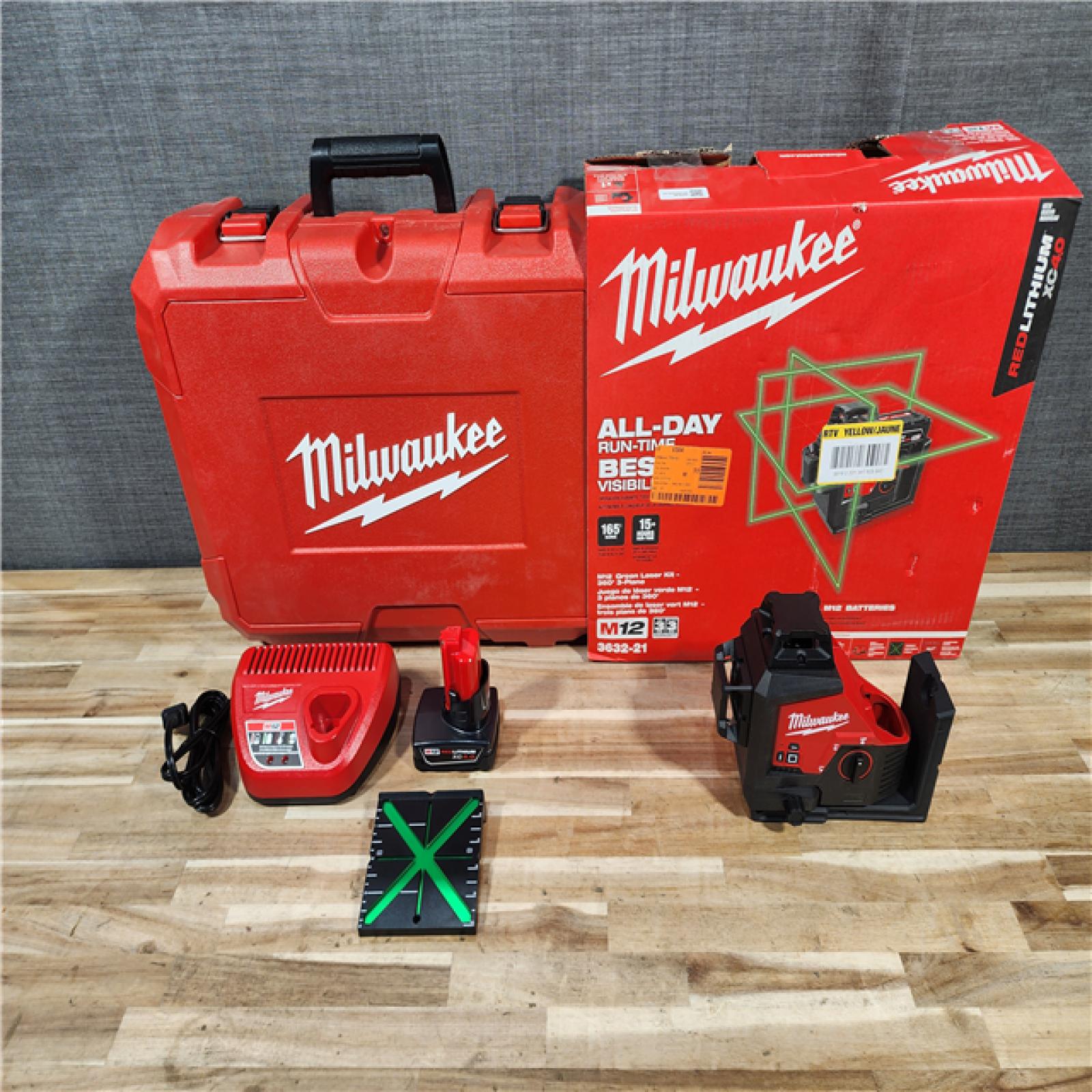 HOUSTON LOCATION - AS-IS Milwaukee 12-Volt Lithium-Ion Cordless Green 250 ft. 3-Plane Laser Level Kit