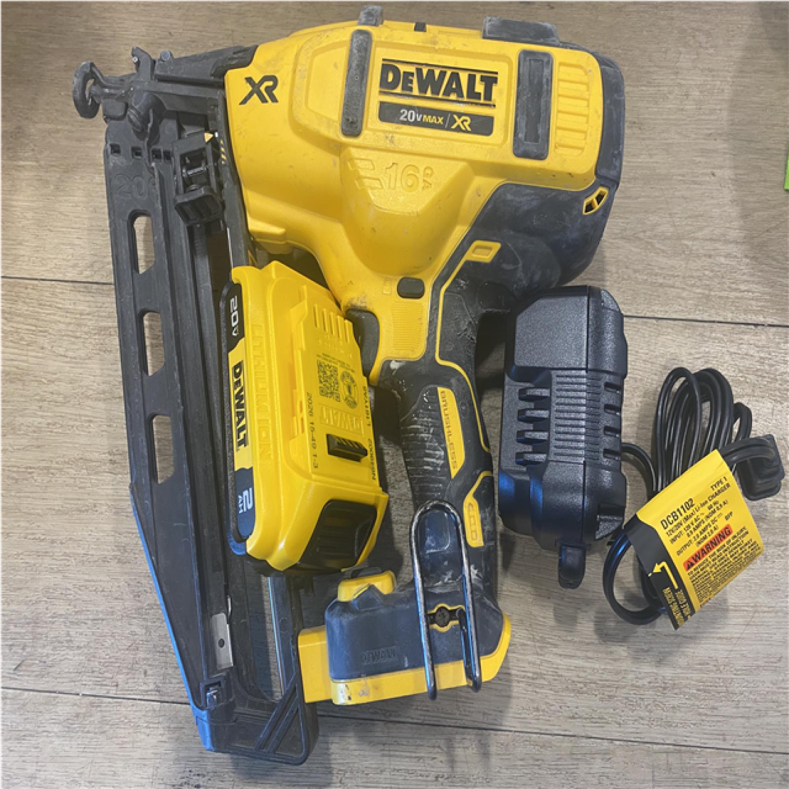 AS-IS DEWALT 20V MAX XR 16-Gauge Electric Cordless Angled Finishing Nailer Kit