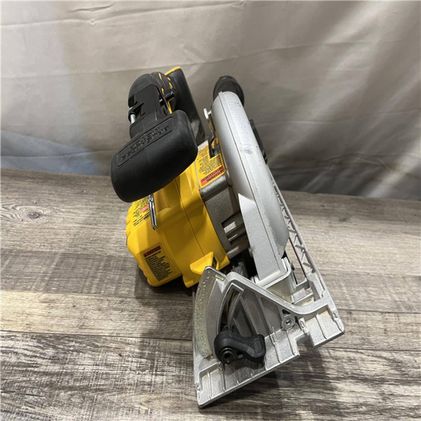 AS-IS DEWALT 20V MAX Cordless Brushless 6-1/2 in. Sidewinder Style Circular Saw (Tool Only)