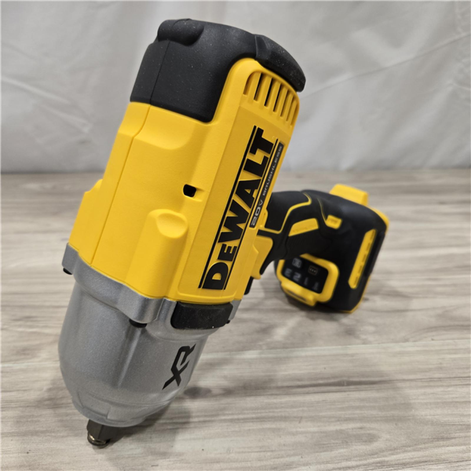 AS-IS Dewalt 20V MAX Cordless 1/2 in. Impact Wrench Kit