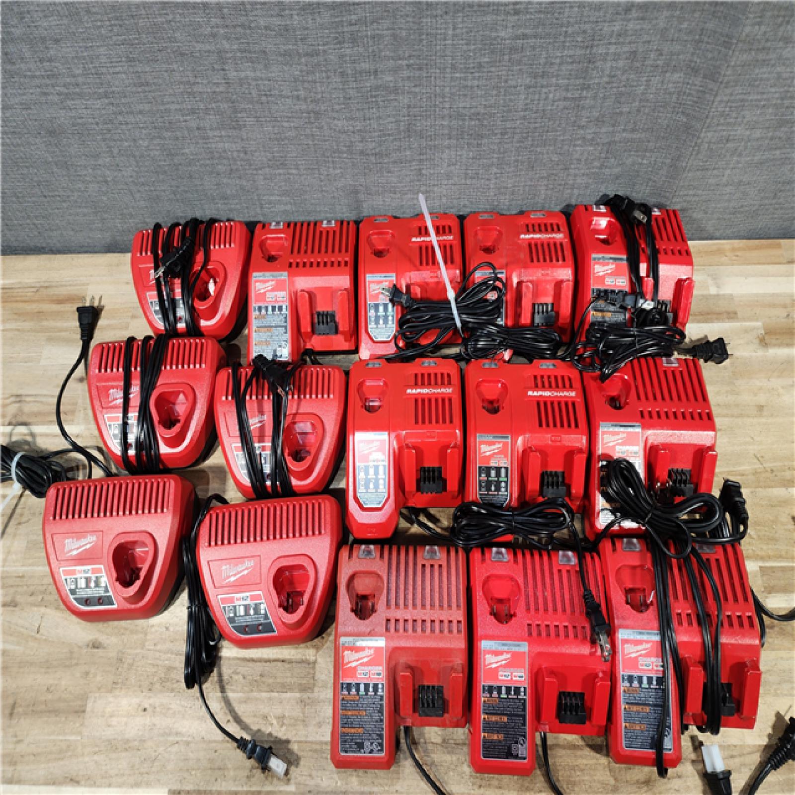 HOUSTON LOCATION - AS-IS MILWAUKEE BATTERY CHARGER PACK QTY - 15